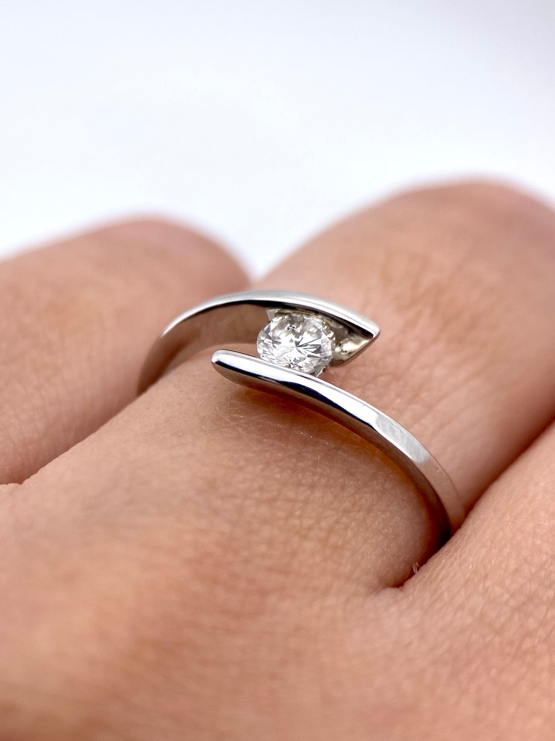 Oro Blanco 14k Redondo 0.19ct de Diamante Natural                                                   Anillo Compromiso OF2169