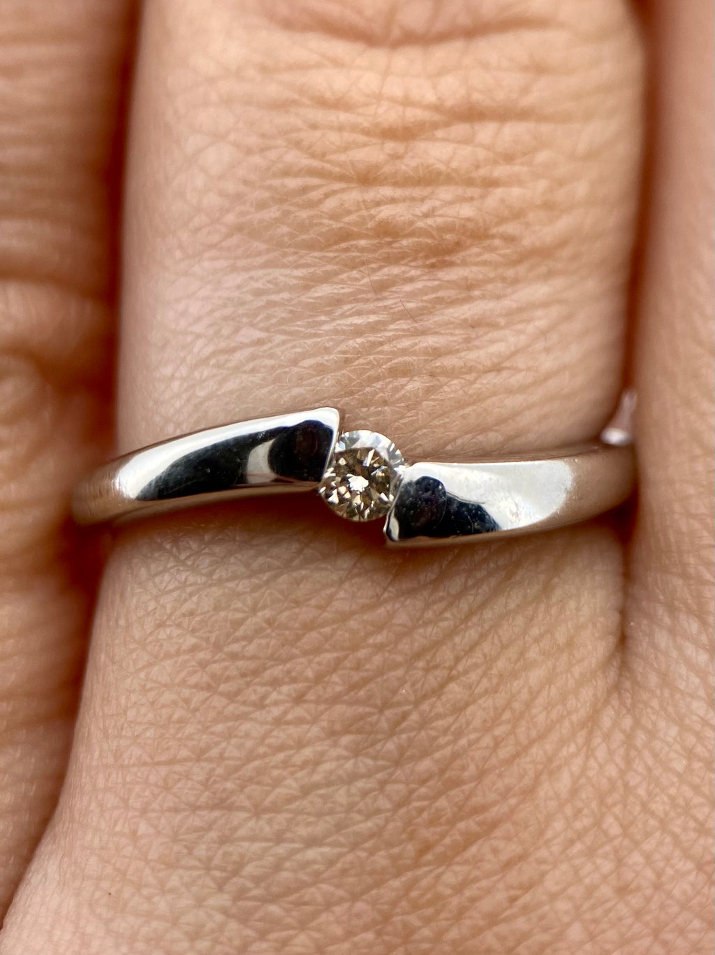 Oro Blanco 14k Redondo 0.10ct  de Diamantes Naturales                            Anillo Compromiso OF1645