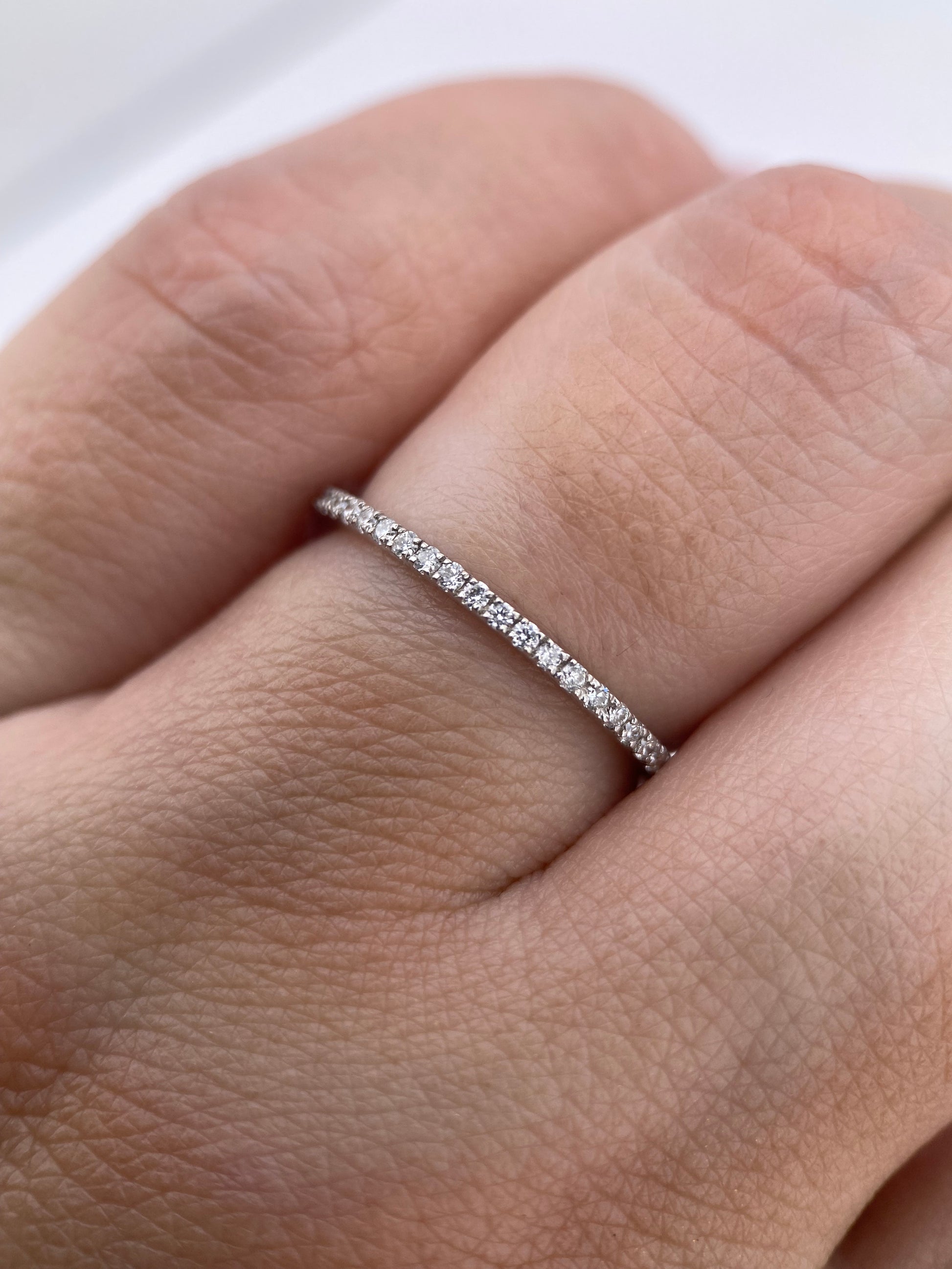 Churumbela Redonda 0.16ct Oro 14k Blanco.            OF2340