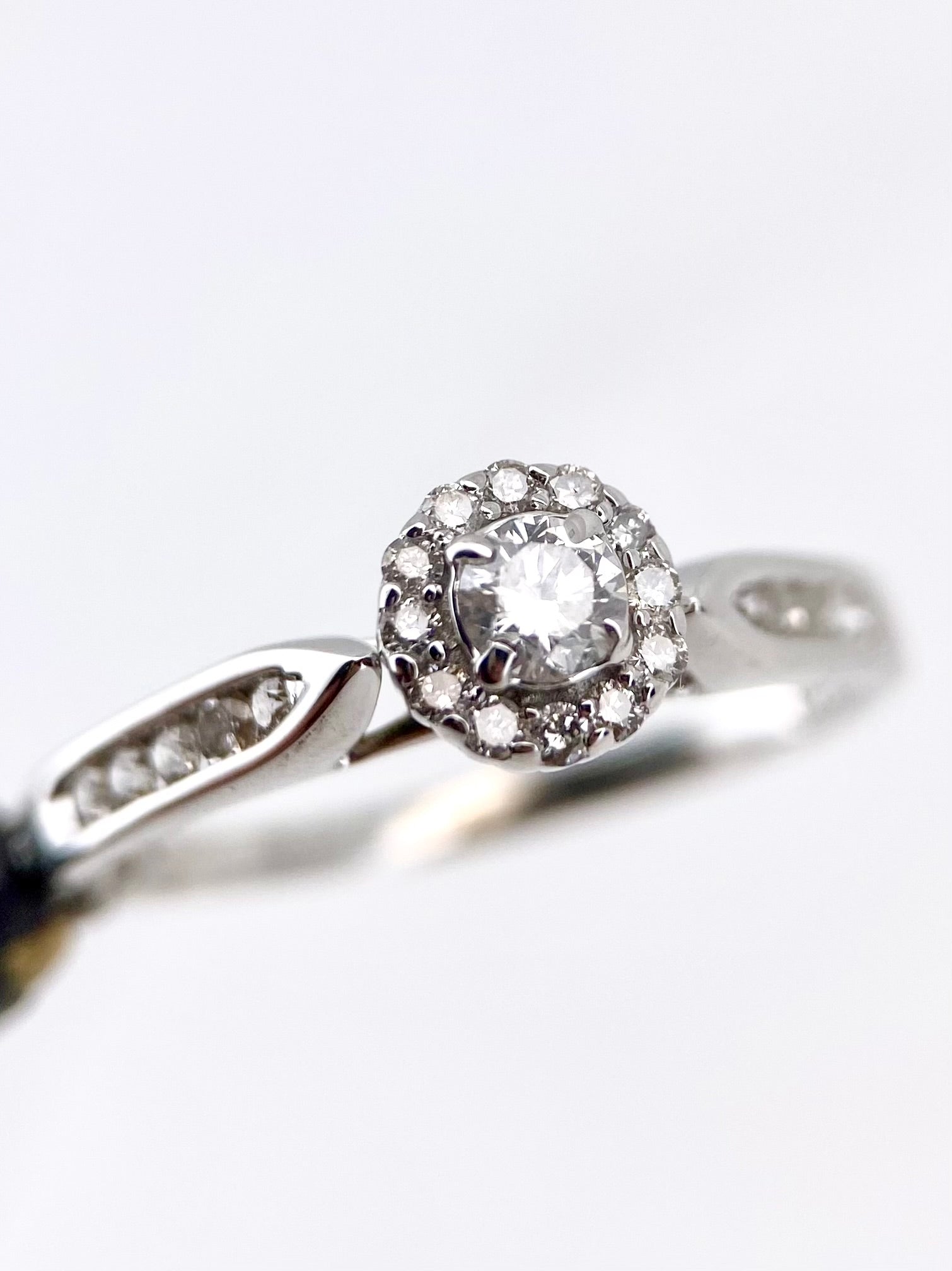 Oro Blanco 14k Redondo 0.25 + 0.15L de Diamantes Naturales                            Anillo de compromiso OF2325