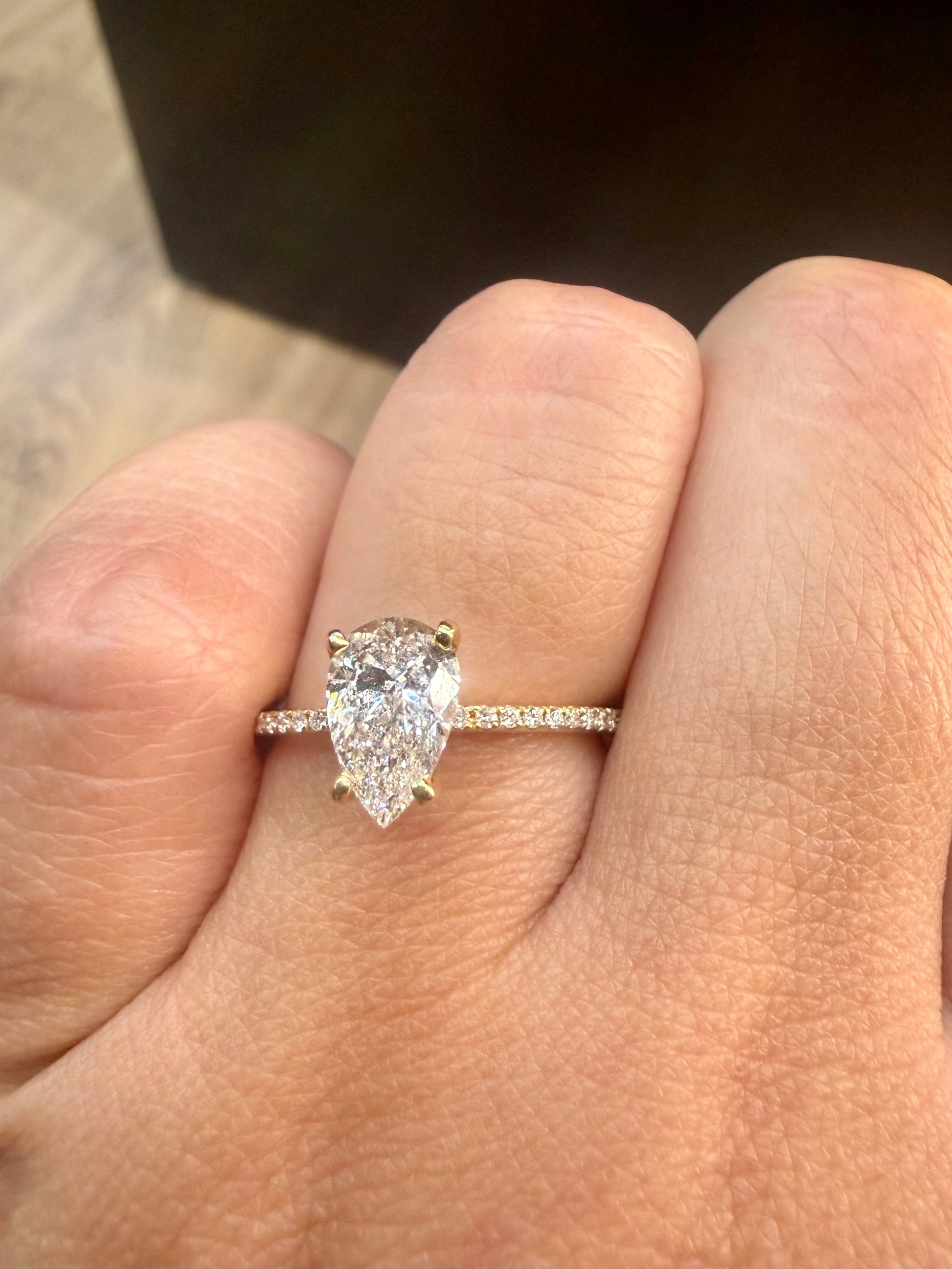 Diamante Laboratorio IGI Pera 1.01ct+0.16ct Oro Amarillo-Anillo de Compromiso