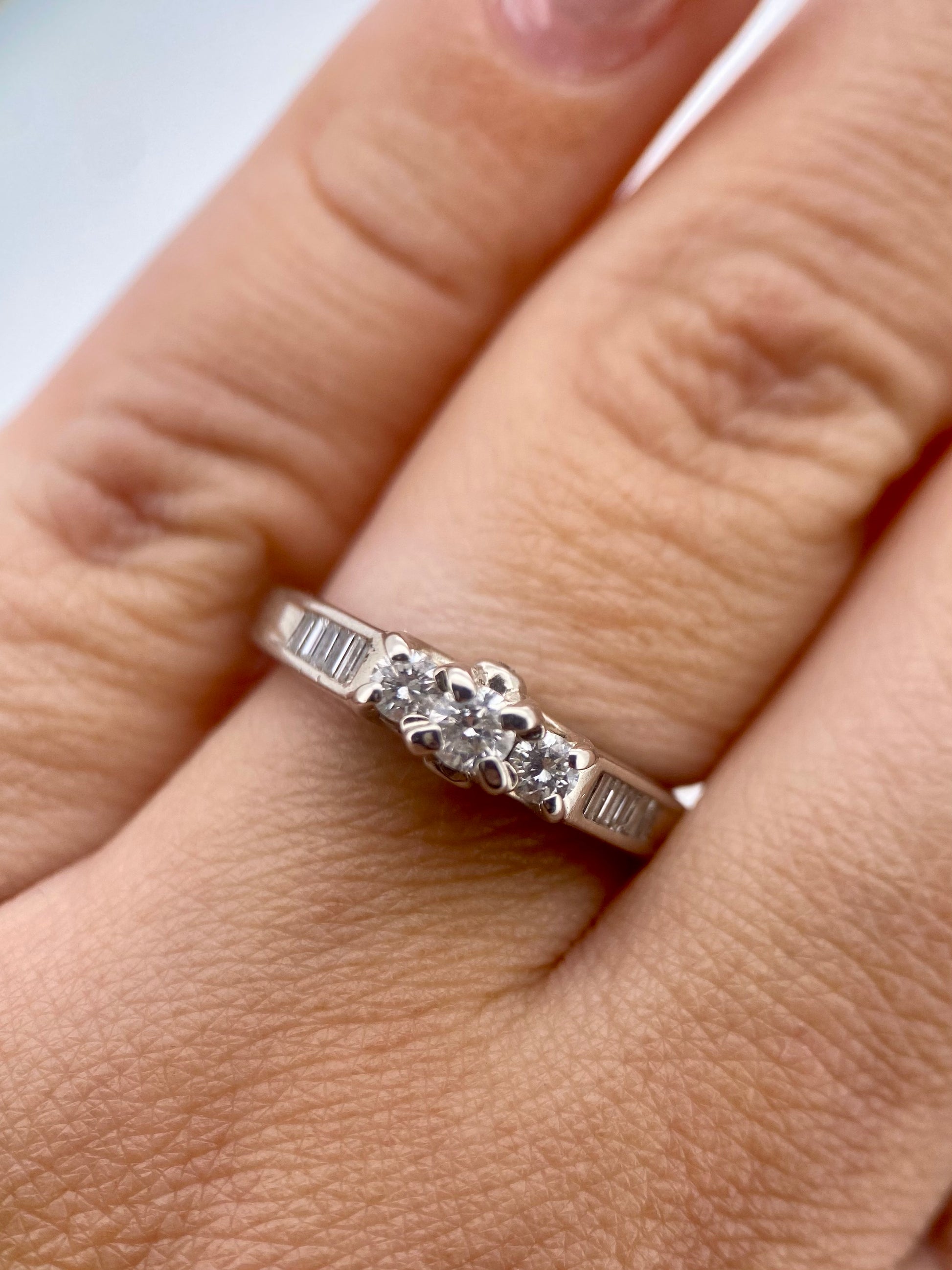 Oro Blanco 14k Redondo 0.46ct de Diamante Natural.                                                  Anillo Compromiso OF1839