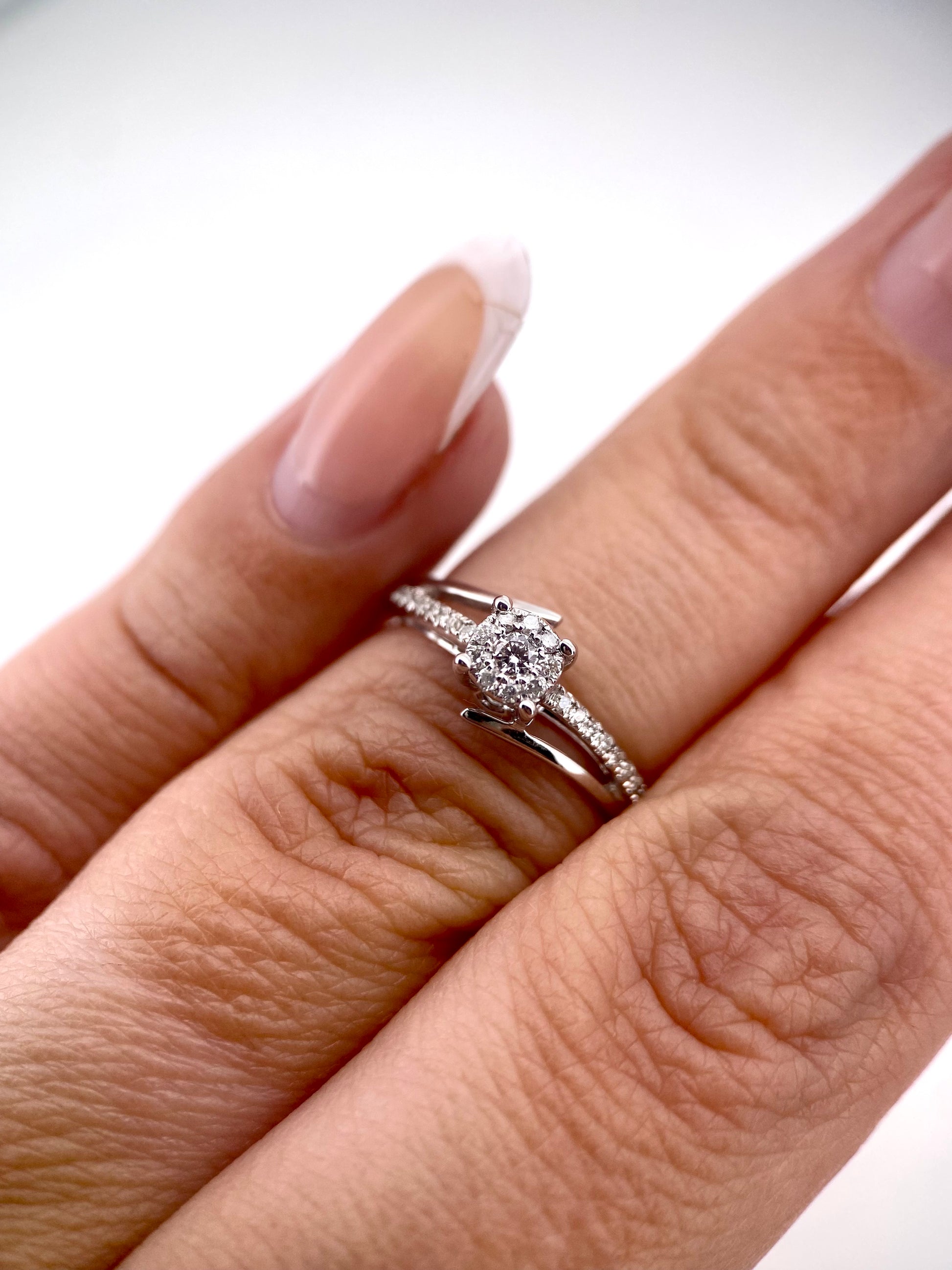 Oro Blanco 14k Redondo 0.20ct de Diamantes Naturales                            Anillo de compromiso OF2327
