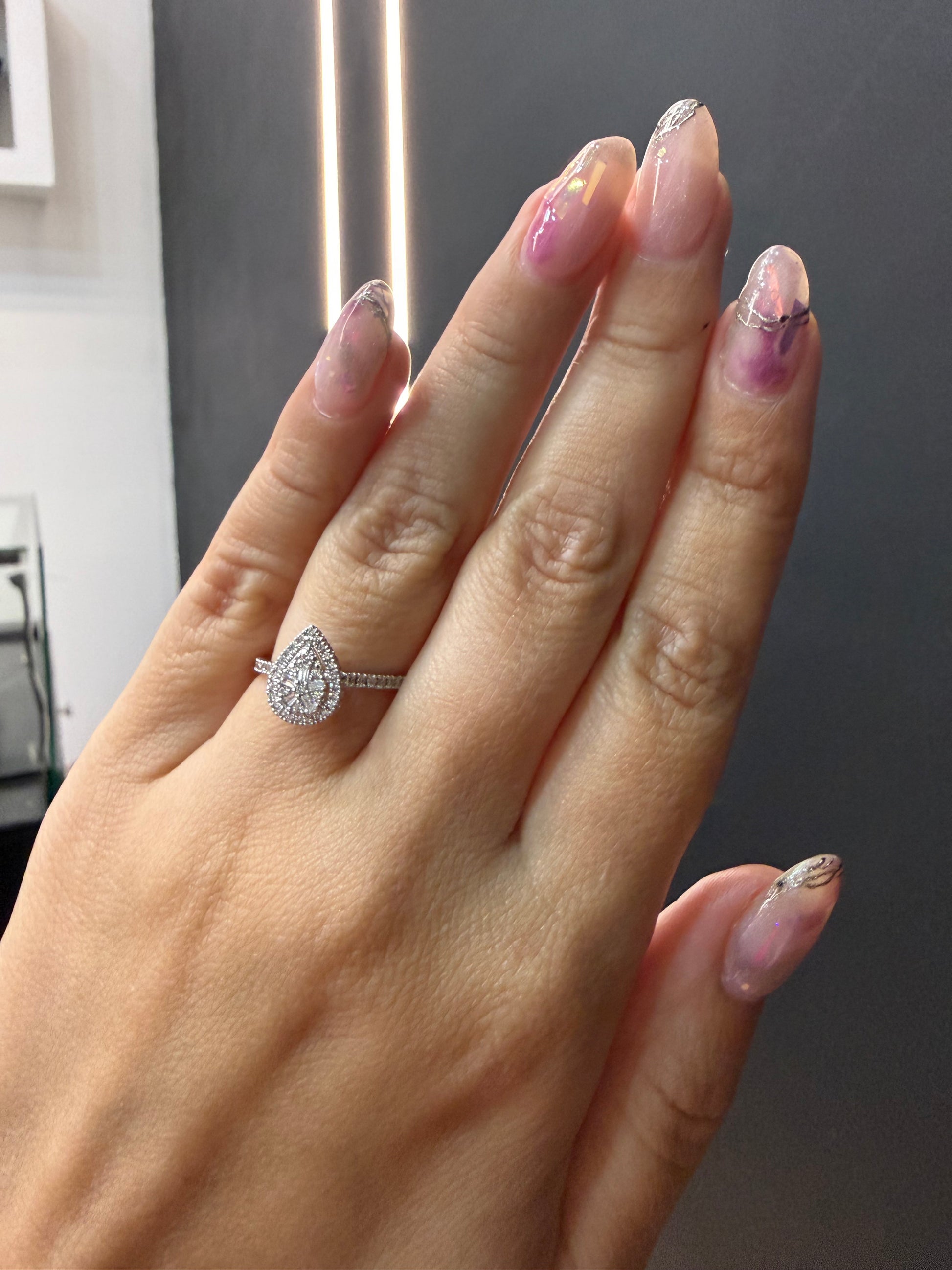 Oro Blanco 14k Pera 0.55ct de Diamantes Naturales                            Anillo Compromiso OF2248