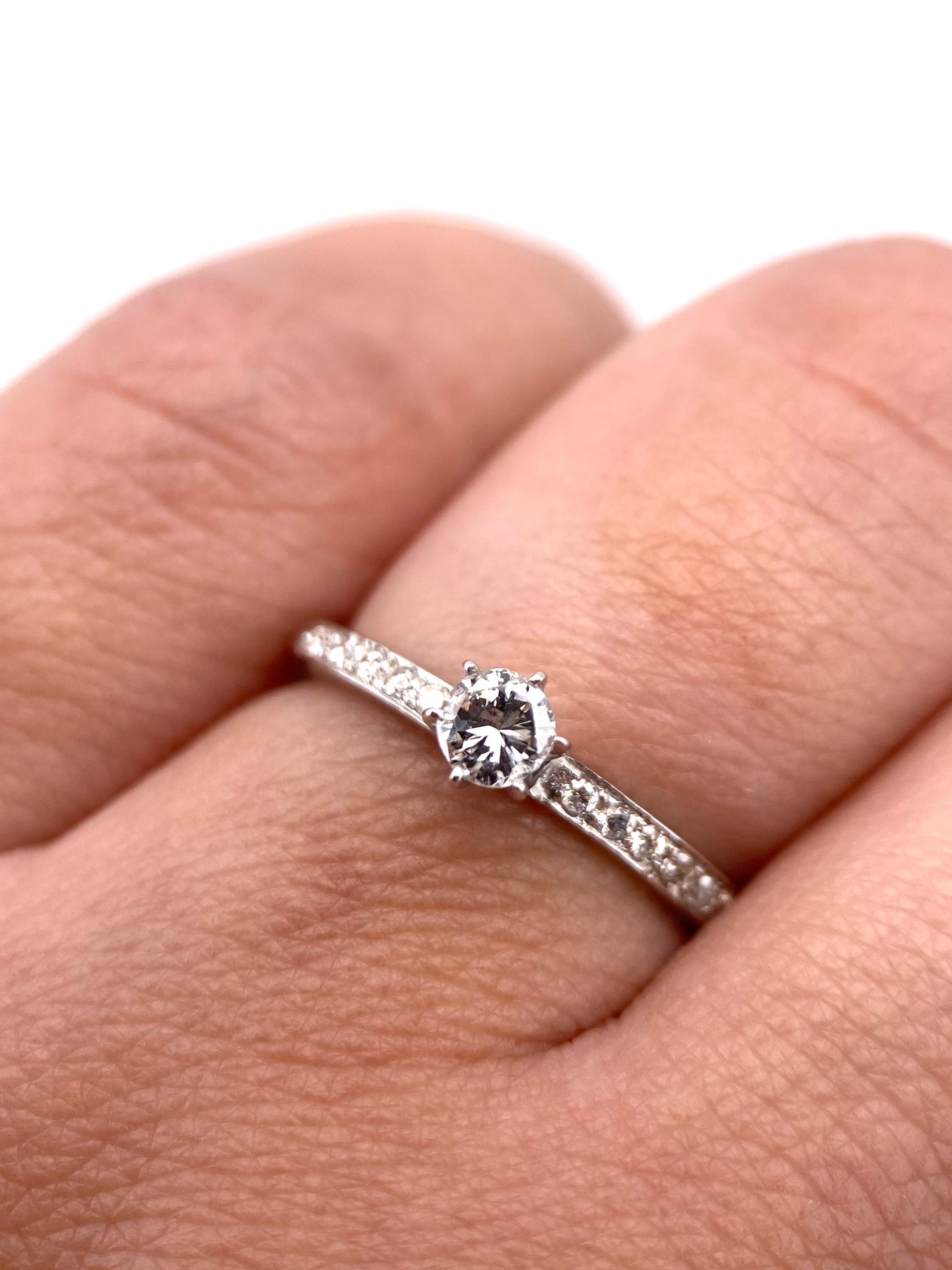 Oro Blanco 14k Redondo 0.20ct + 0.10ct Lde Diamantes Naturales                            Anillo Compromiso OF2307
