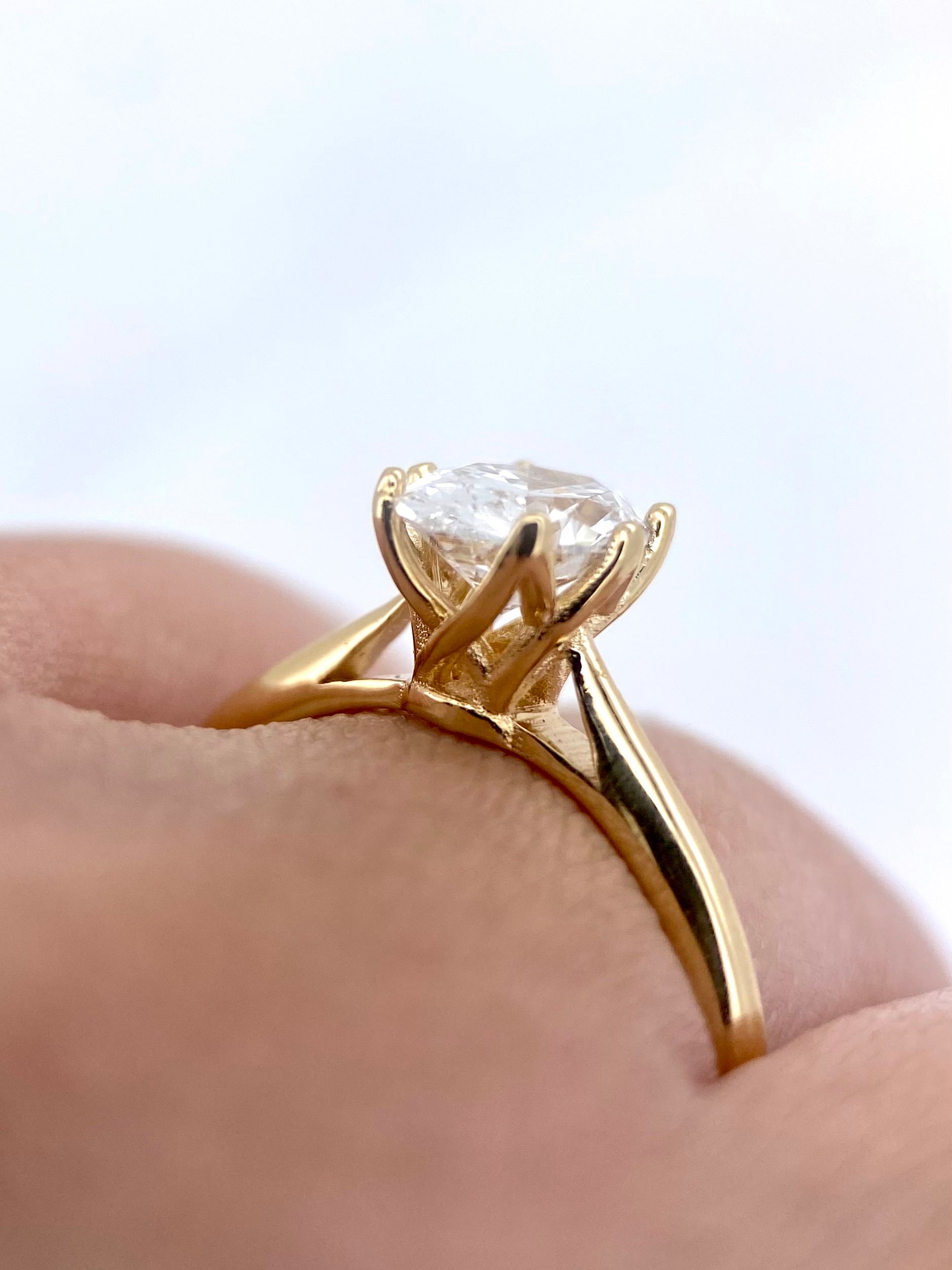 Diamante Laboratorio IGI Oval 1.00ct Oro 14k Amarillo-Anillo de Compromiso