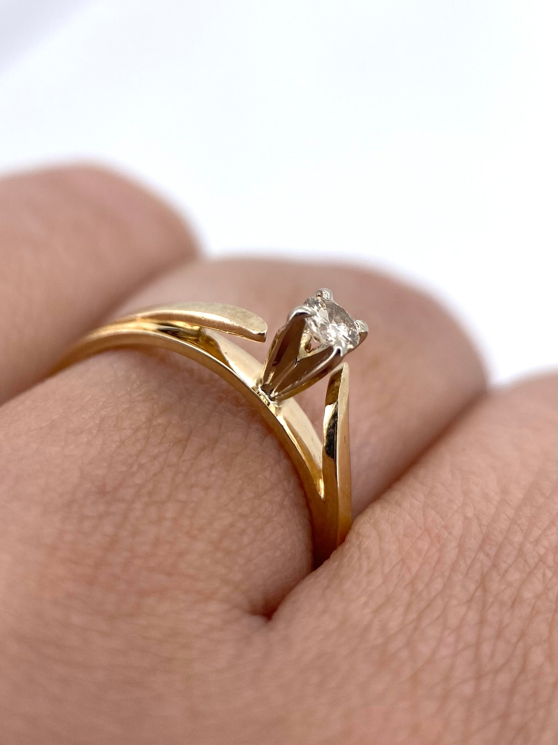 Oro Amarillo 14k Redondo 0.10ct de Diamante Natural                              Anillo Compromiso OF2263