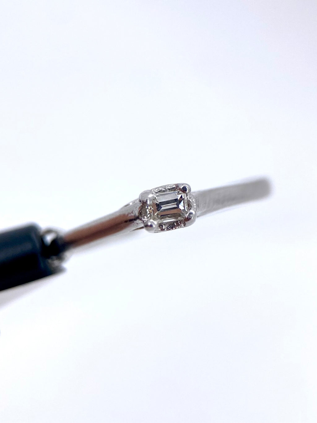 Oro Blanco 14k Esmeralda 0.09ct de Diamante Natural                                                  Anillo Compromiso OF1994