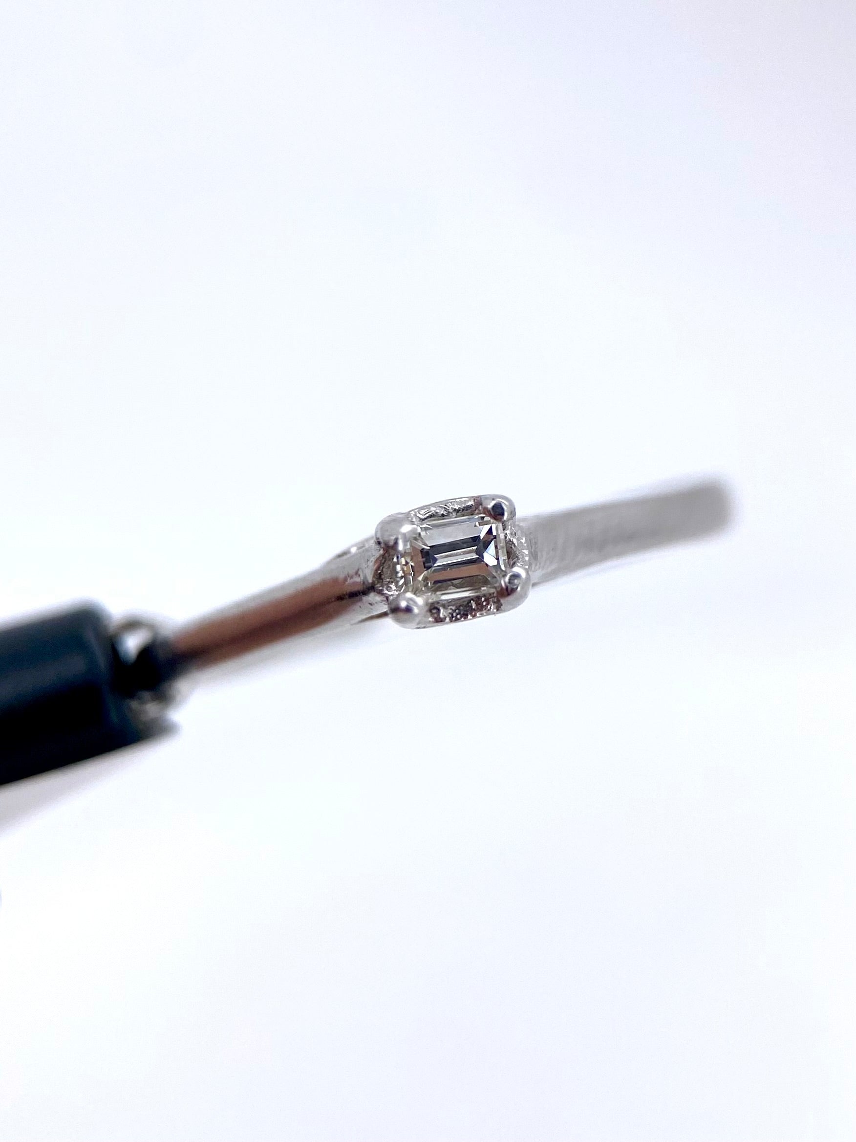 Oro Blanco 14k Esmeralda 0.09ct de Diamante Natural                                                  Anillo Compromiso OF1994