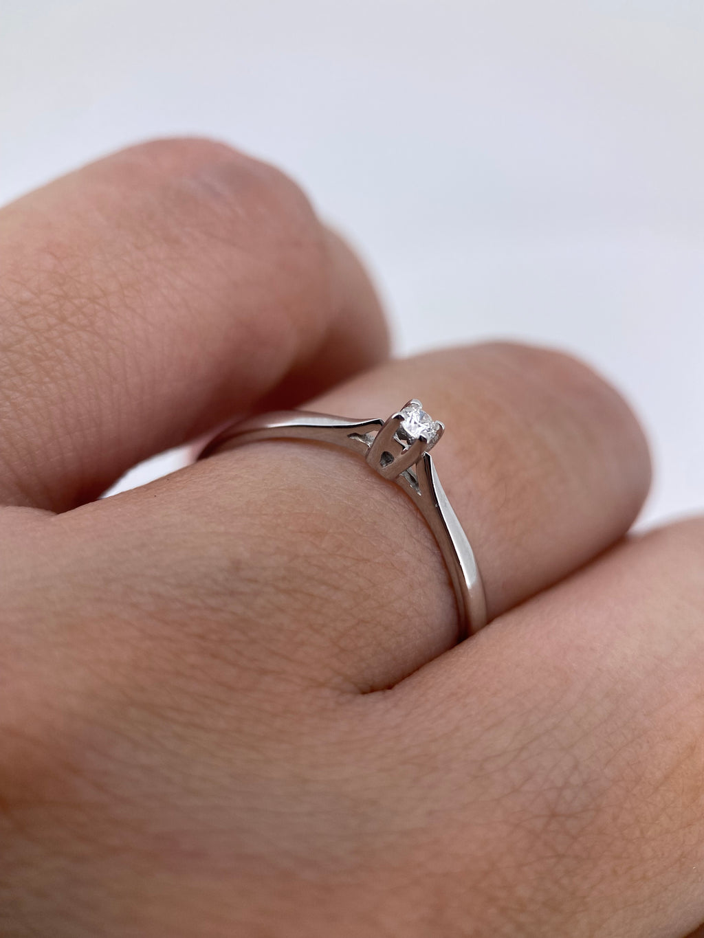 Oro Blanco 14k Redondo 0.05ct de Diamante Natural                                                  Anillo Compromiso OF2336