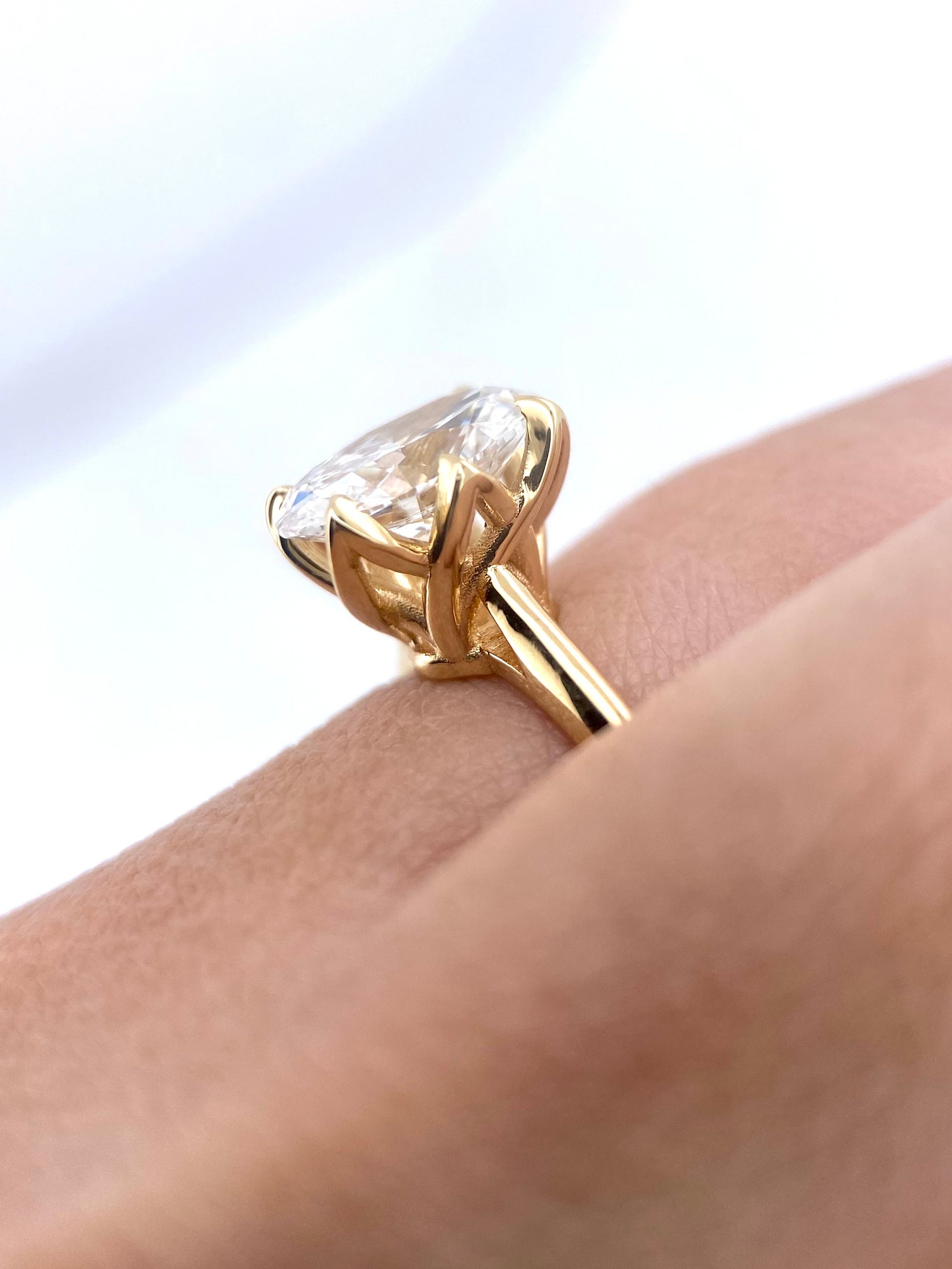 Diamante Laboratorio IGI Oval 2.00ct Oro 14k Amarillo-Anillo de Compromiso