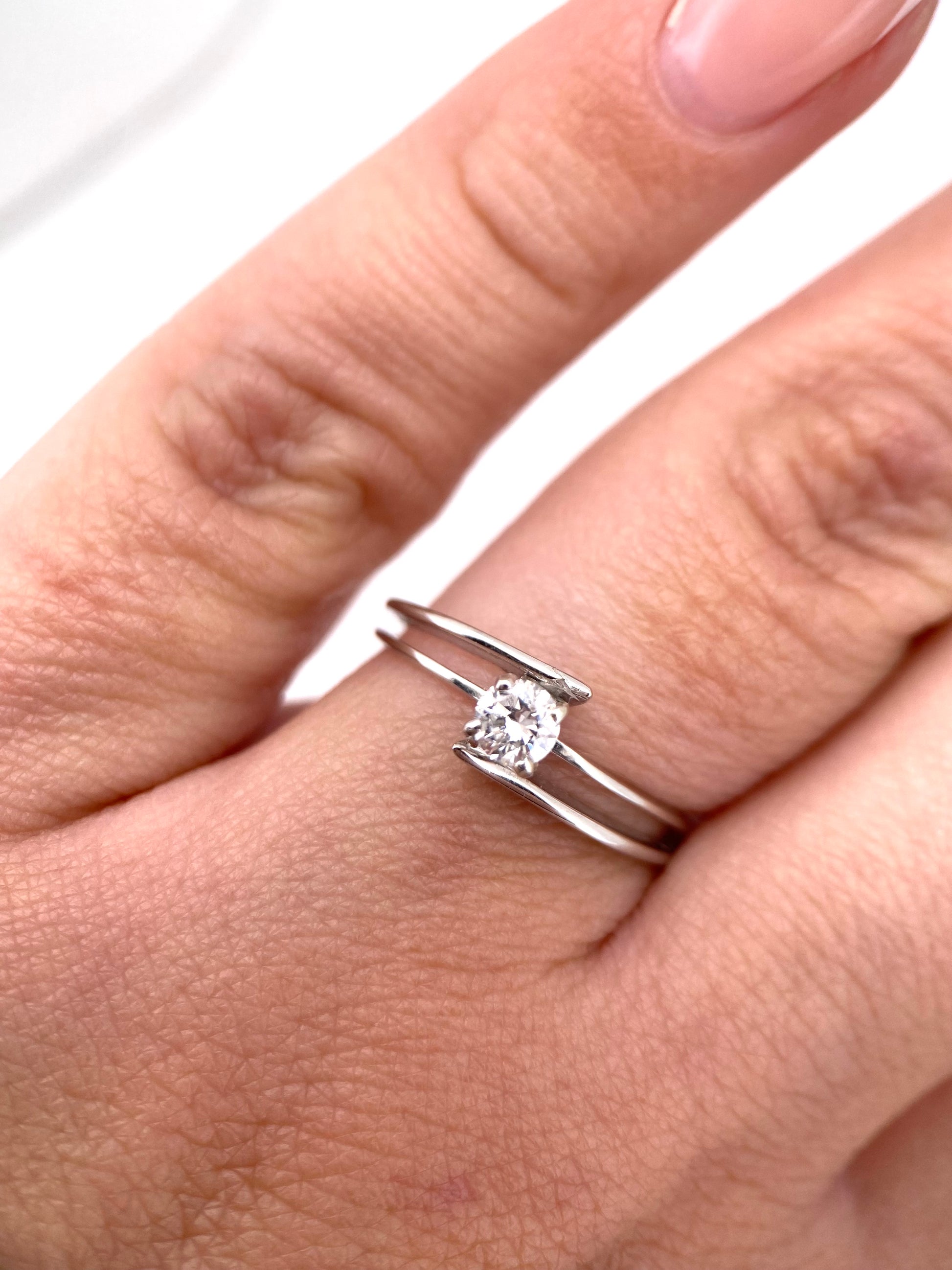 Oro Blanco 14k Redondo 0.20ct de Diamantes Naturales                            Anillo Compromiso OF2308