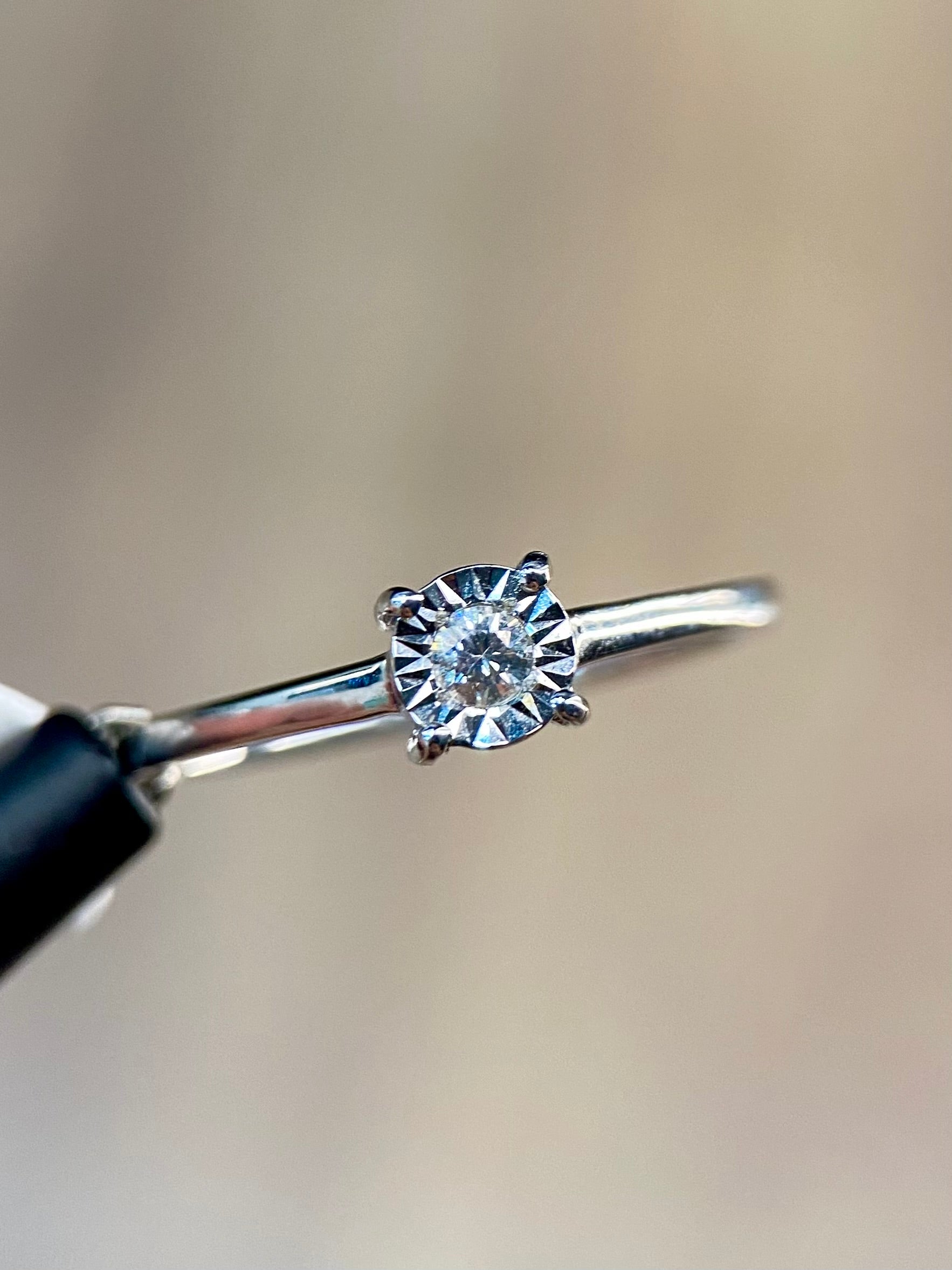 Oro Blanco 14k Redondo 0.10ct de Diamante Natural                                                  Anillo Compromiso OF2050