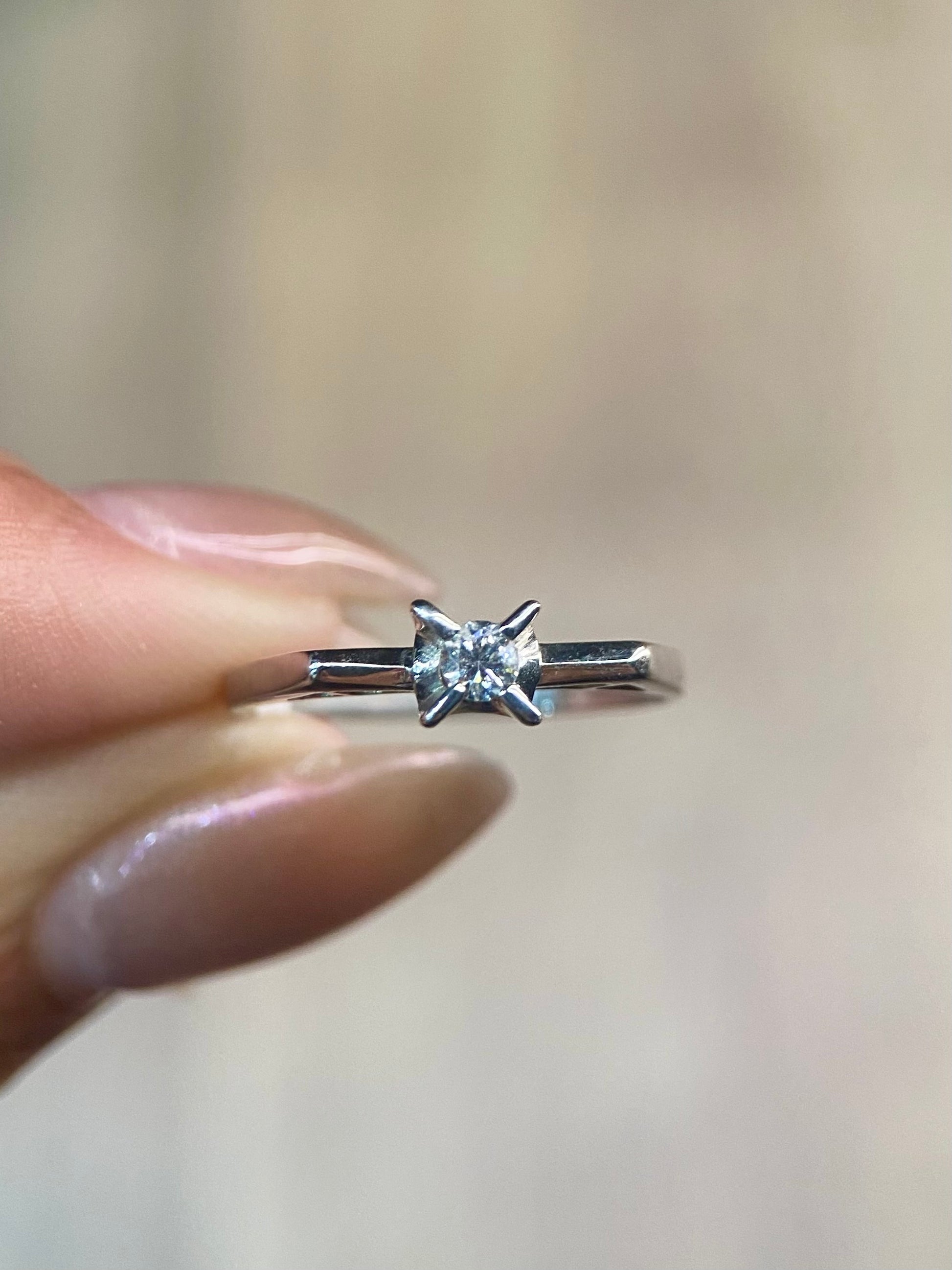 Oro Blanco 14k Princess 0.10ct de Diamantes Naturales                            Anillo Compromiso OF1550