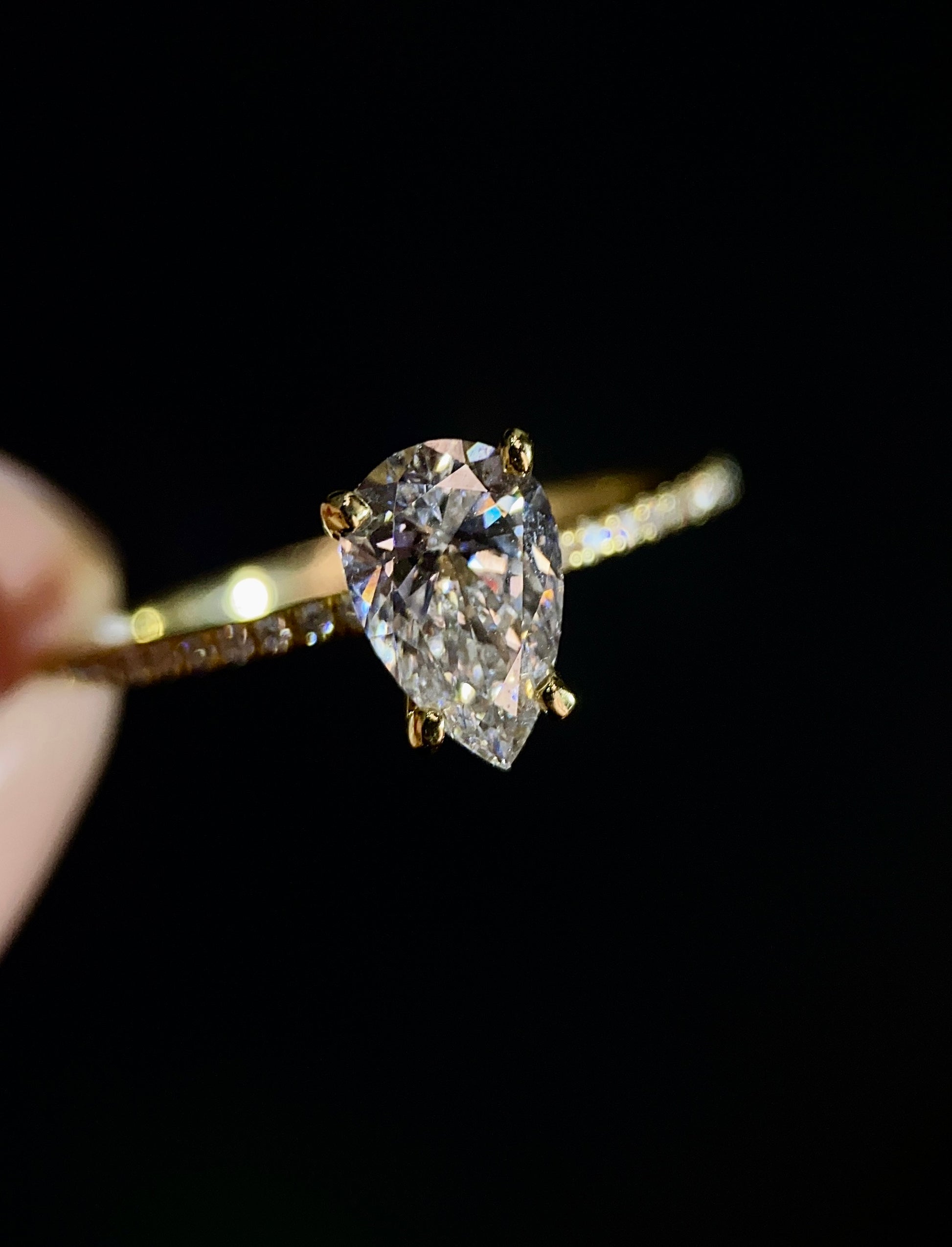 Diamante Laboratorio IGI Pera 1.01ct+0.16ct Oro Amarillo-Anillo de Compromiso