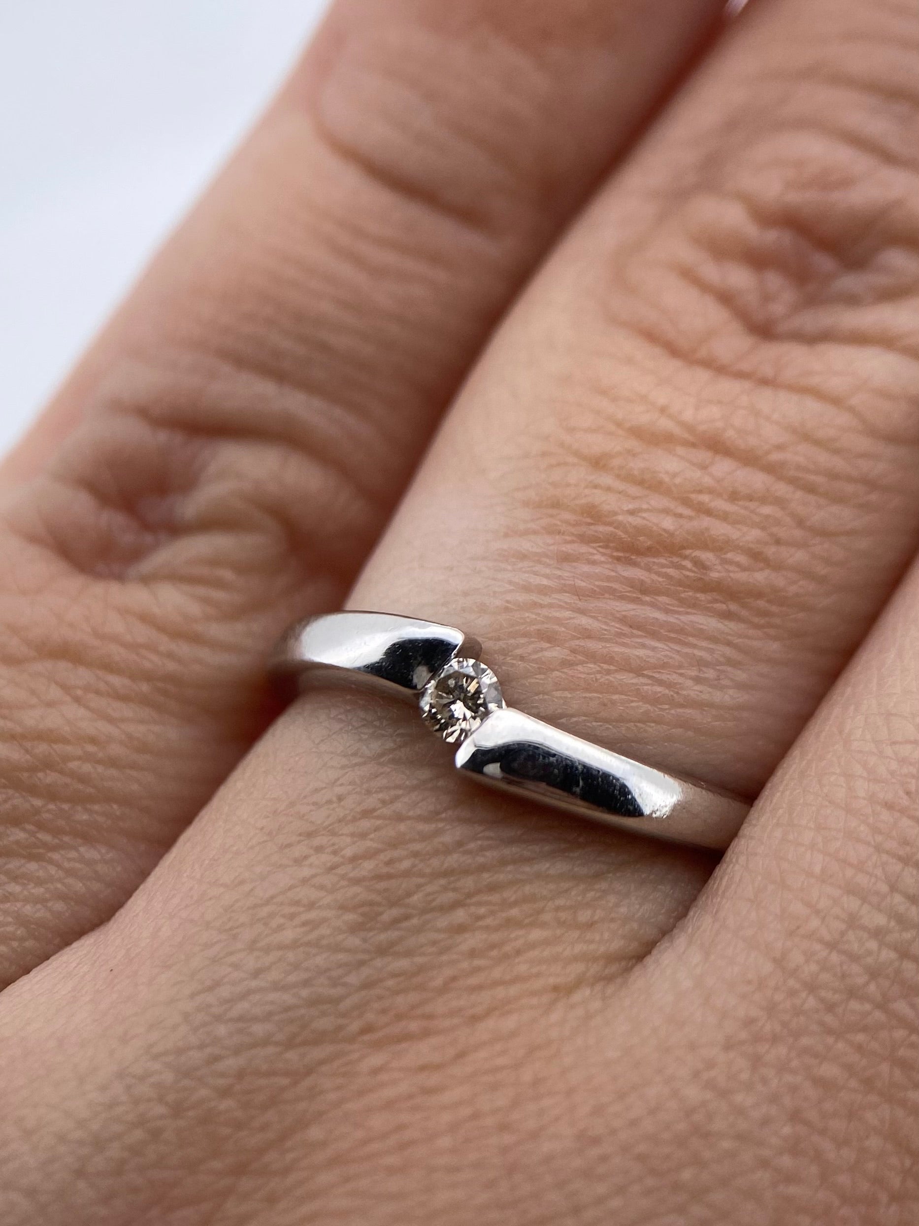 Oro Blanco 14k Redondo 0.10ct  de Diamantes Naturales                            Anillo Compromiso OF1645