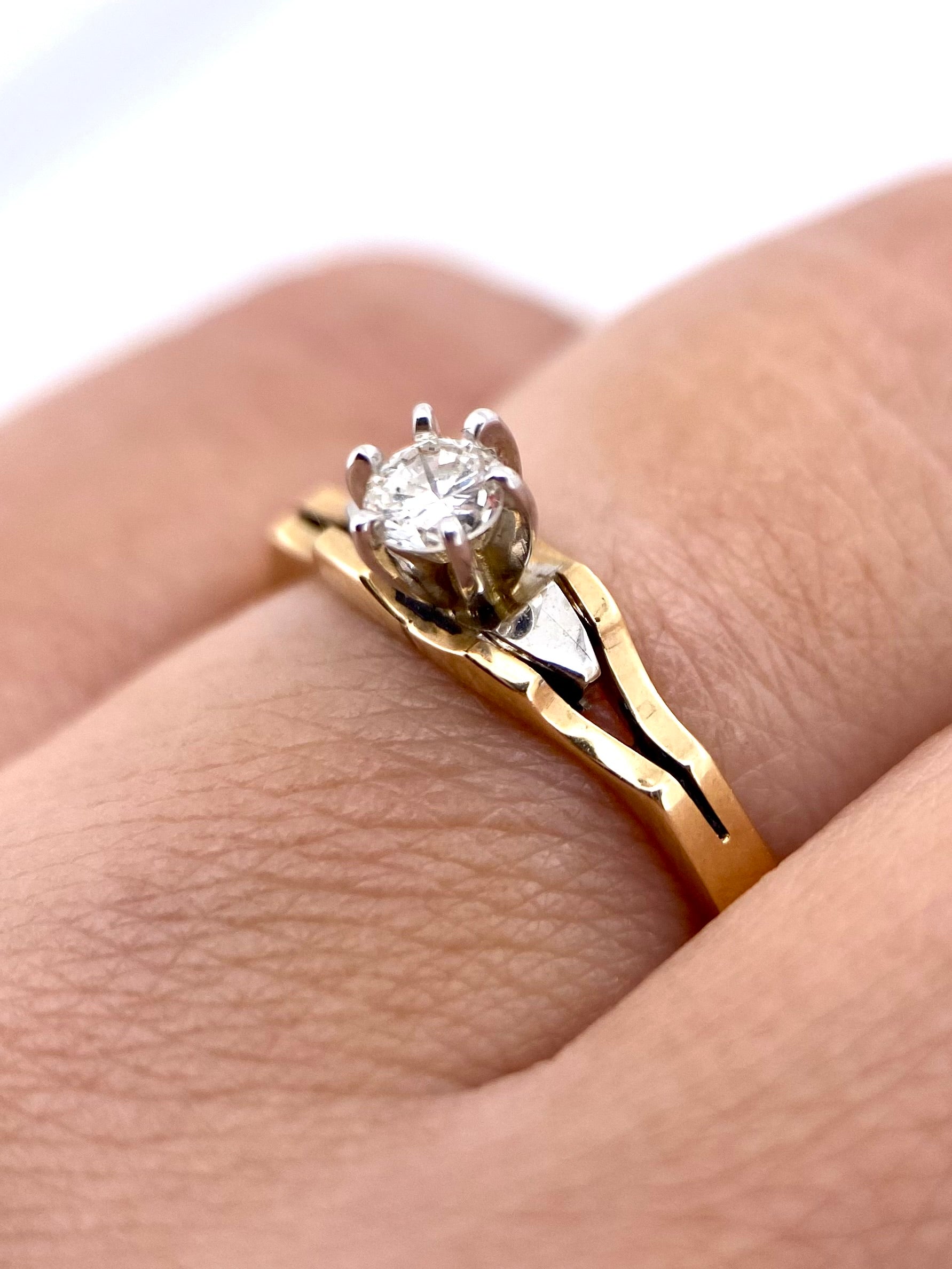 Oro Amarillo 14k Redondo 0.20ct de Diamante Natural                              Anillo Compromiso OF1851