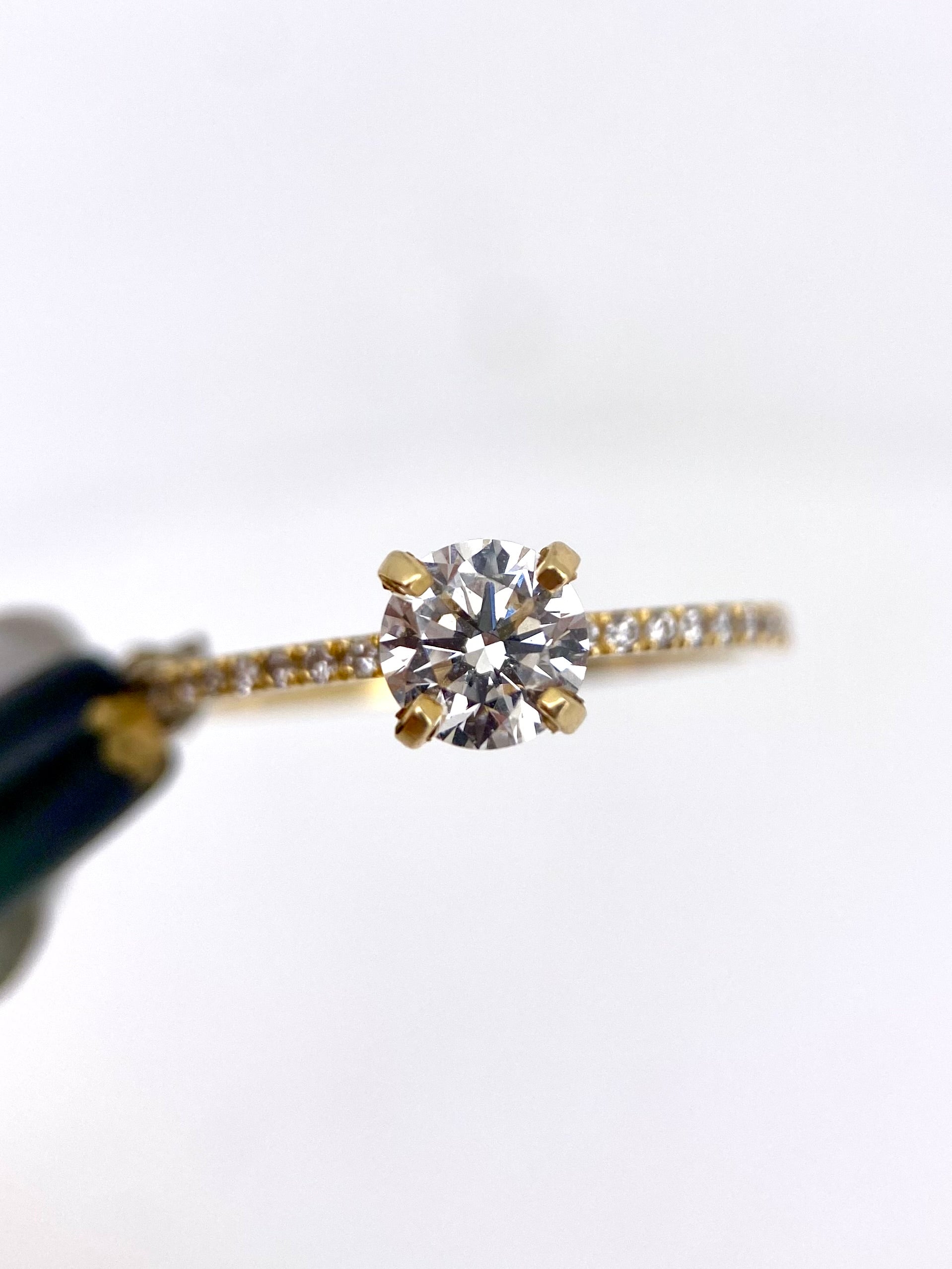 Diamante Laboratorio IGI Redondo 0.70ct+0.16ct Laterales Oro 14k Amarillo-Anillo de Compromiso