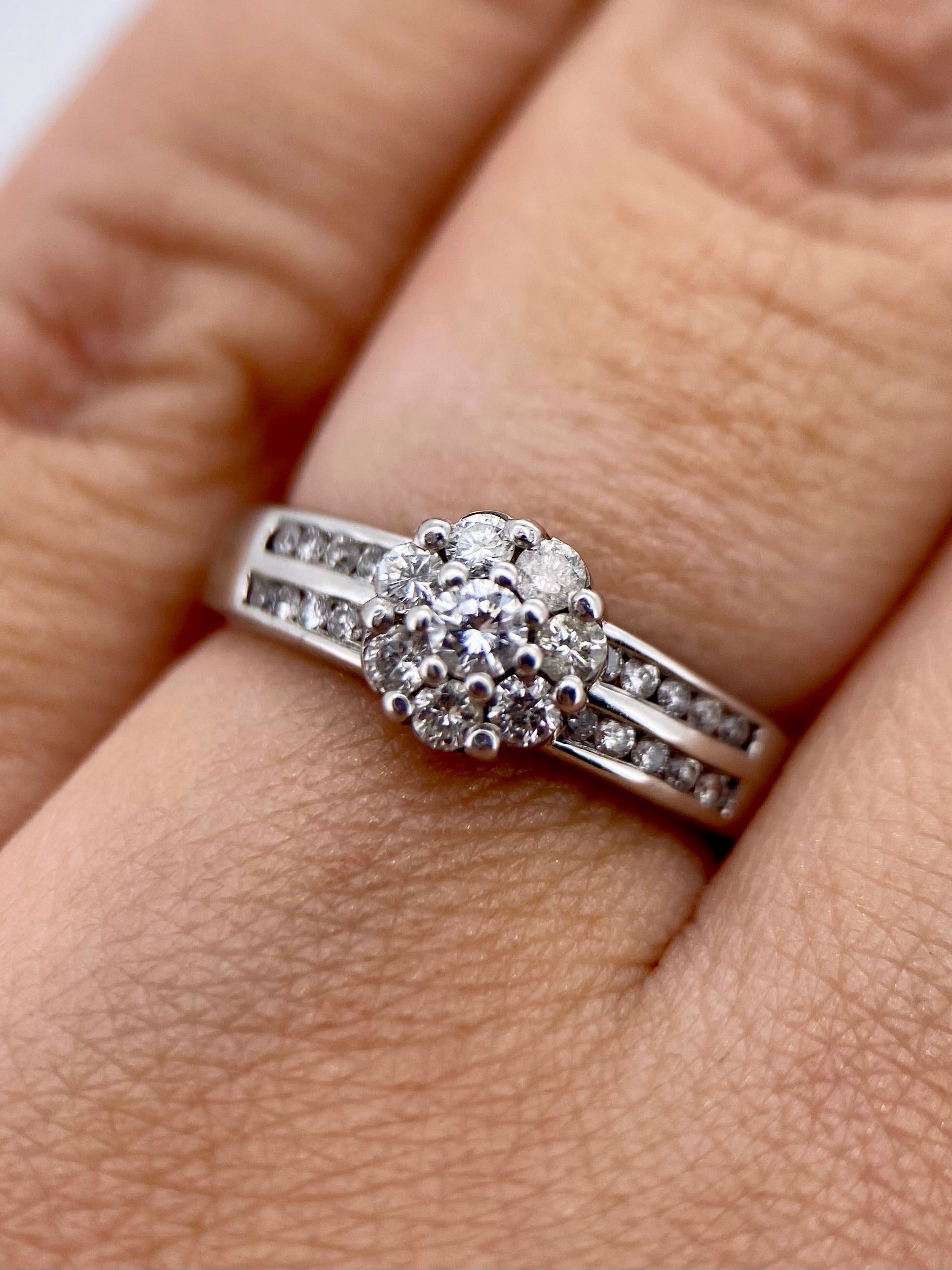 Oro Blanco 14k Redondo 0.39ct de Diamante Natural                                                  Anillo Compromiso OF1847