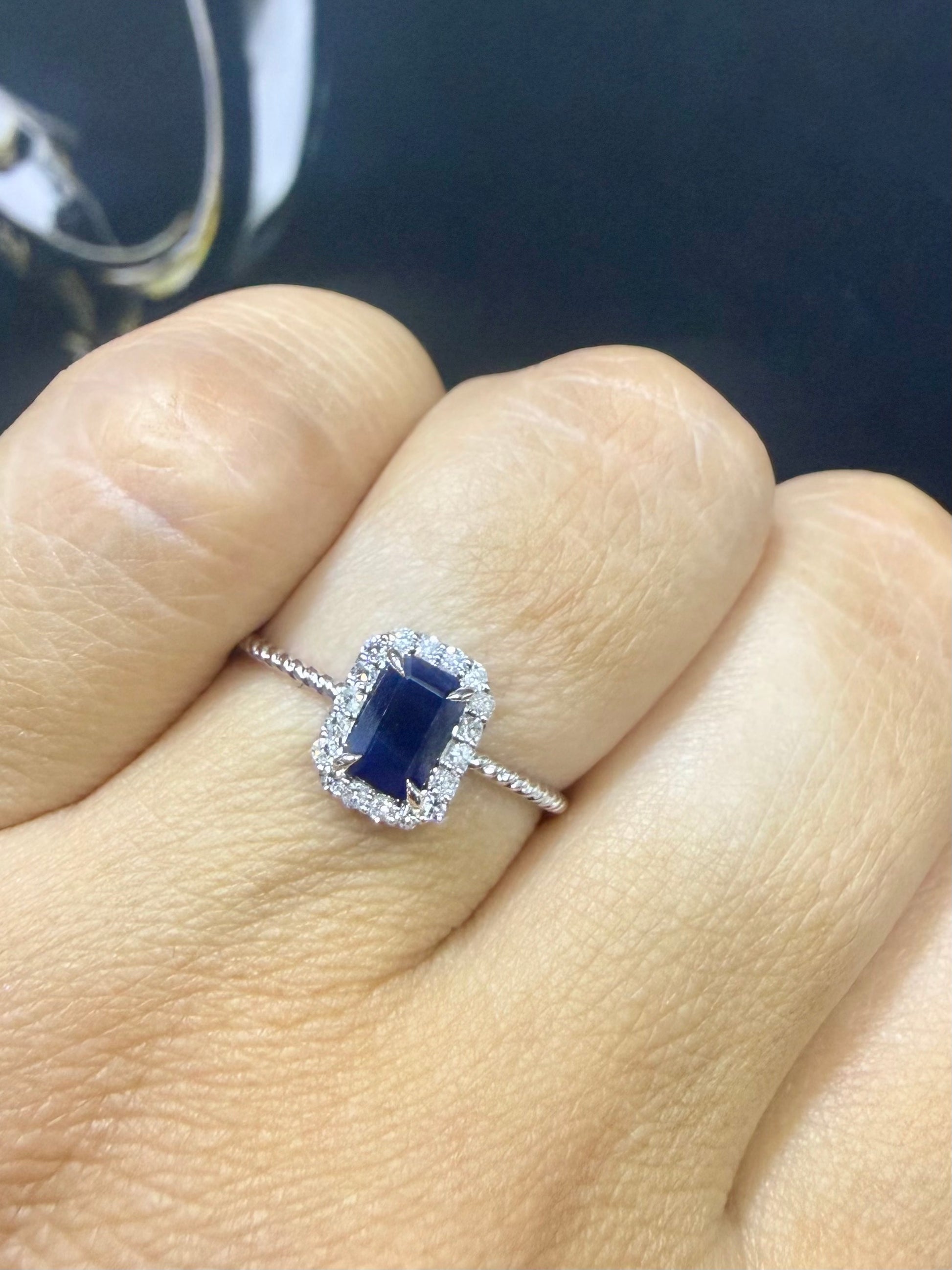 Oro Blanco 14k Zafiro corte Esmeralda 0.90ct de Zafiro Natural                  OF2374
