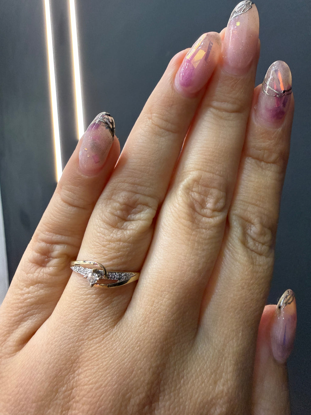 Oro Amarillo 14k Redondo 0.08ct + 0.05 de Diamante Natural                              Anillo Compromiso OF2265