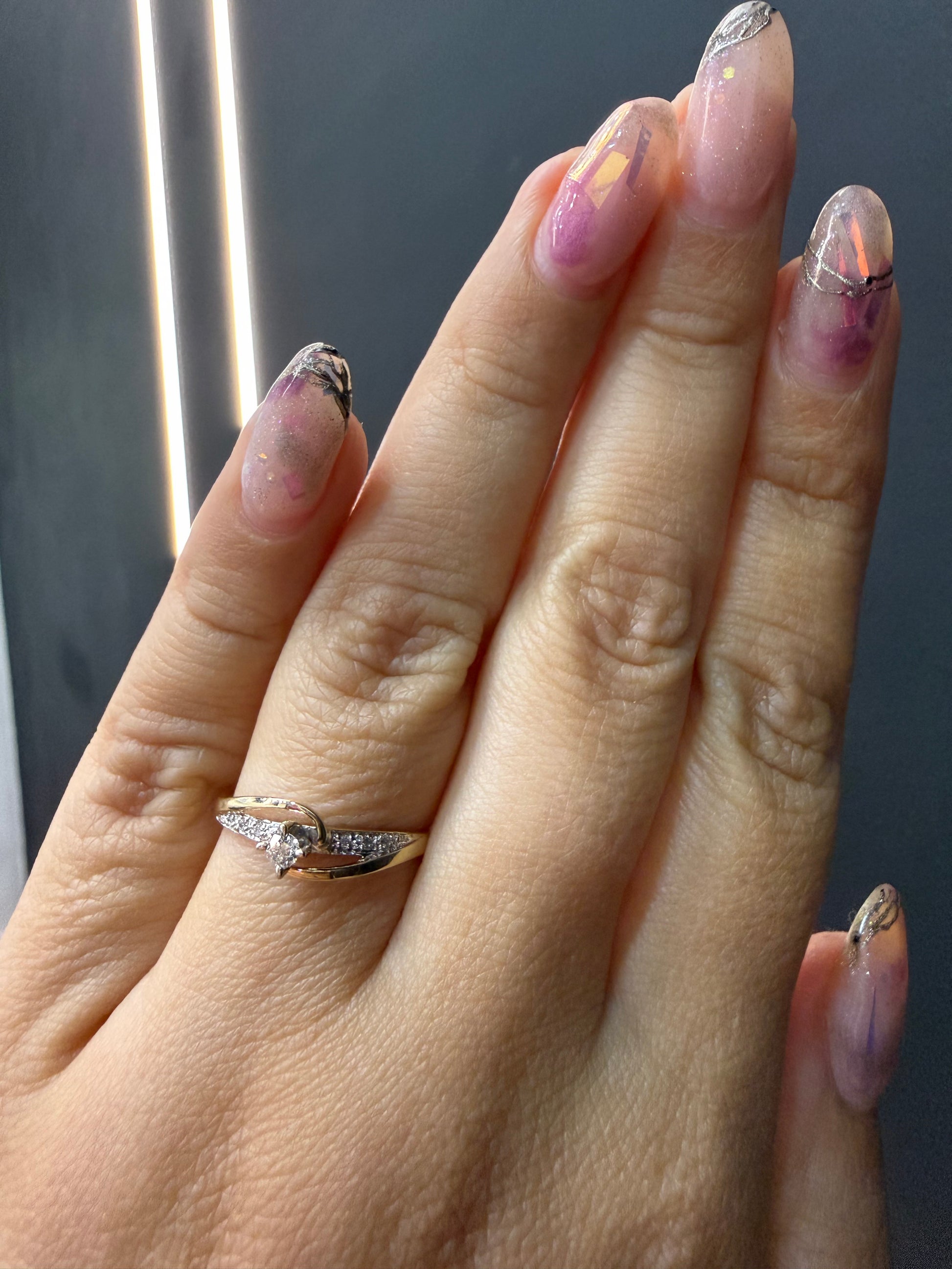 Oro Amarillo 14k Redondo 0.08ct + 0.05 de Diamante Natural                              Anillo Compromiso OF2265