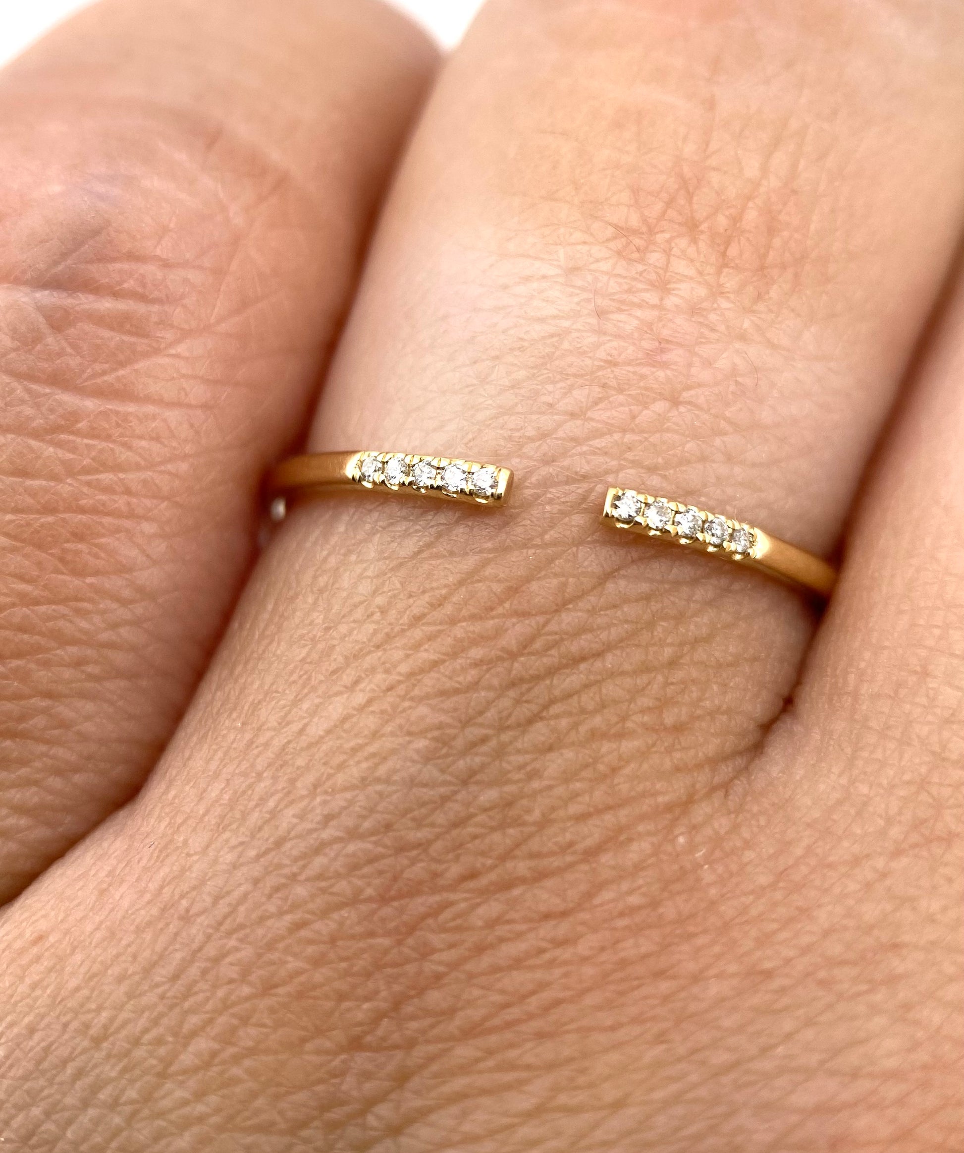 Churumbela Abierta 0.08ct Oro 14k Amarillo.            OF2353