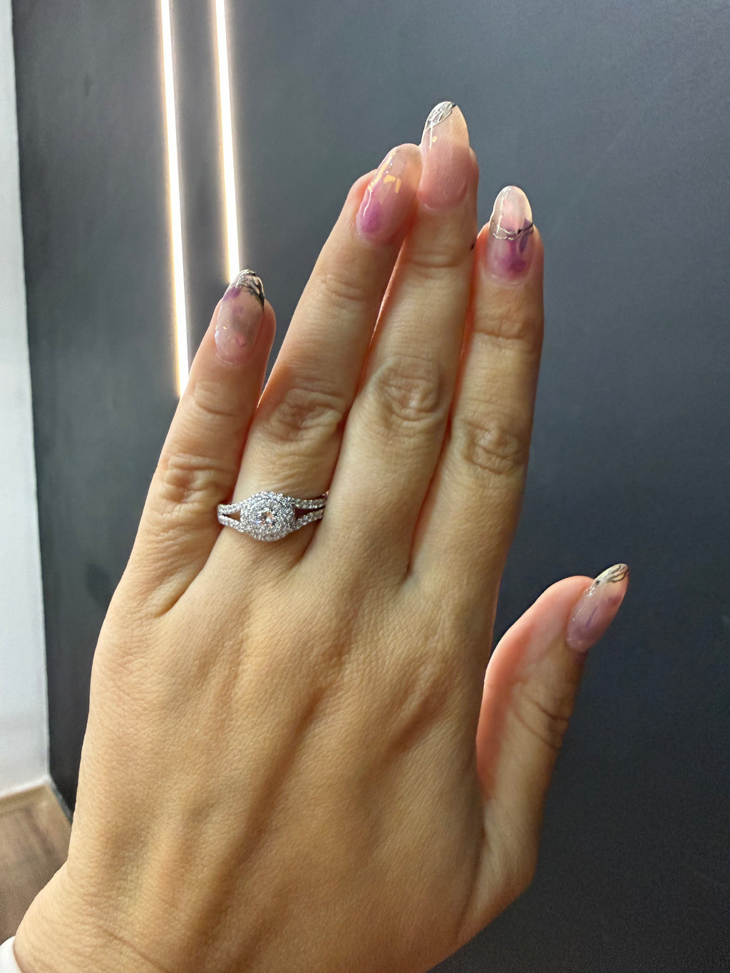 Oro Blanco 14k Redondo 0.28ct + 0.45ct Laterales con laterales de Diamantes Naturales                            Anillo Compromiso OF1899