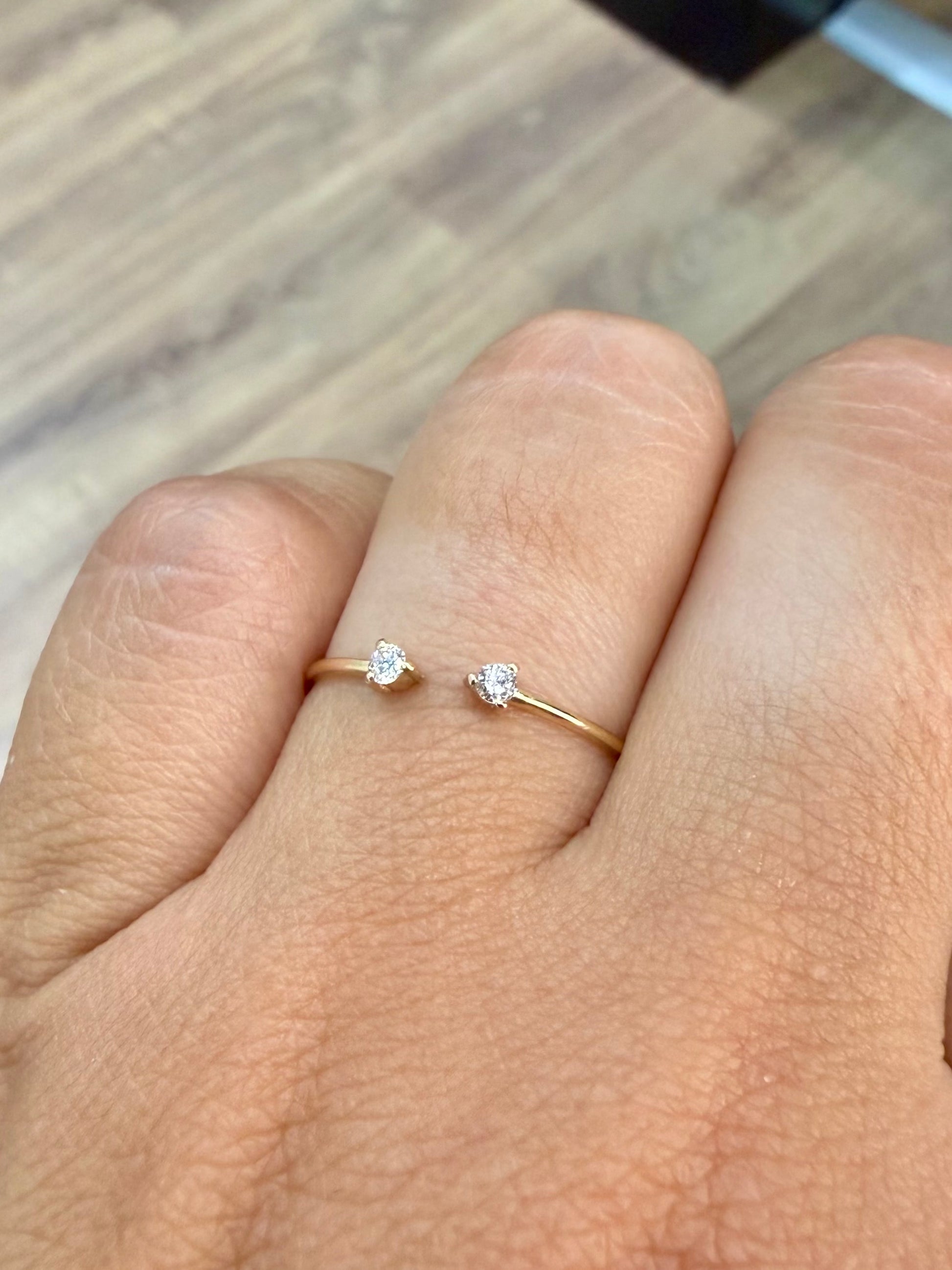 Churumbela Abierta 0.08ct Oro 14k Amarillo.            OF2354