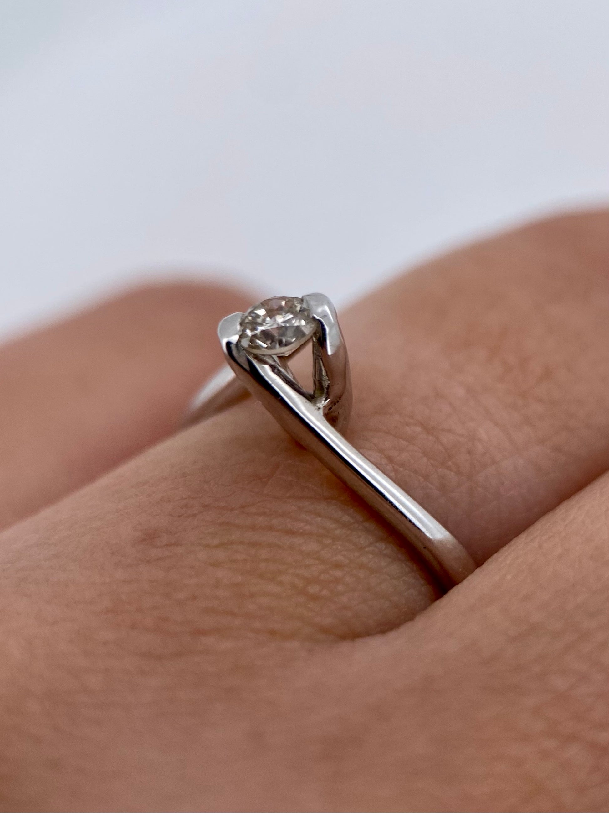 Oro Blanco 14k Redondo 0.15ct de Diamante Natural                                                  Anillo Compromiso OF2027