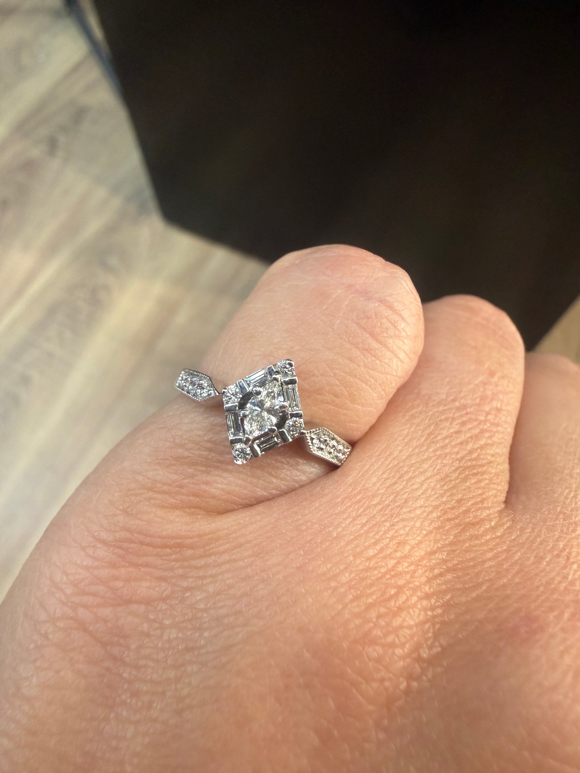 Oro Blanco 14k Marquise 0.14ct + 0.12L de Diamantes Naturales                            Anillo Compromiso OF2297