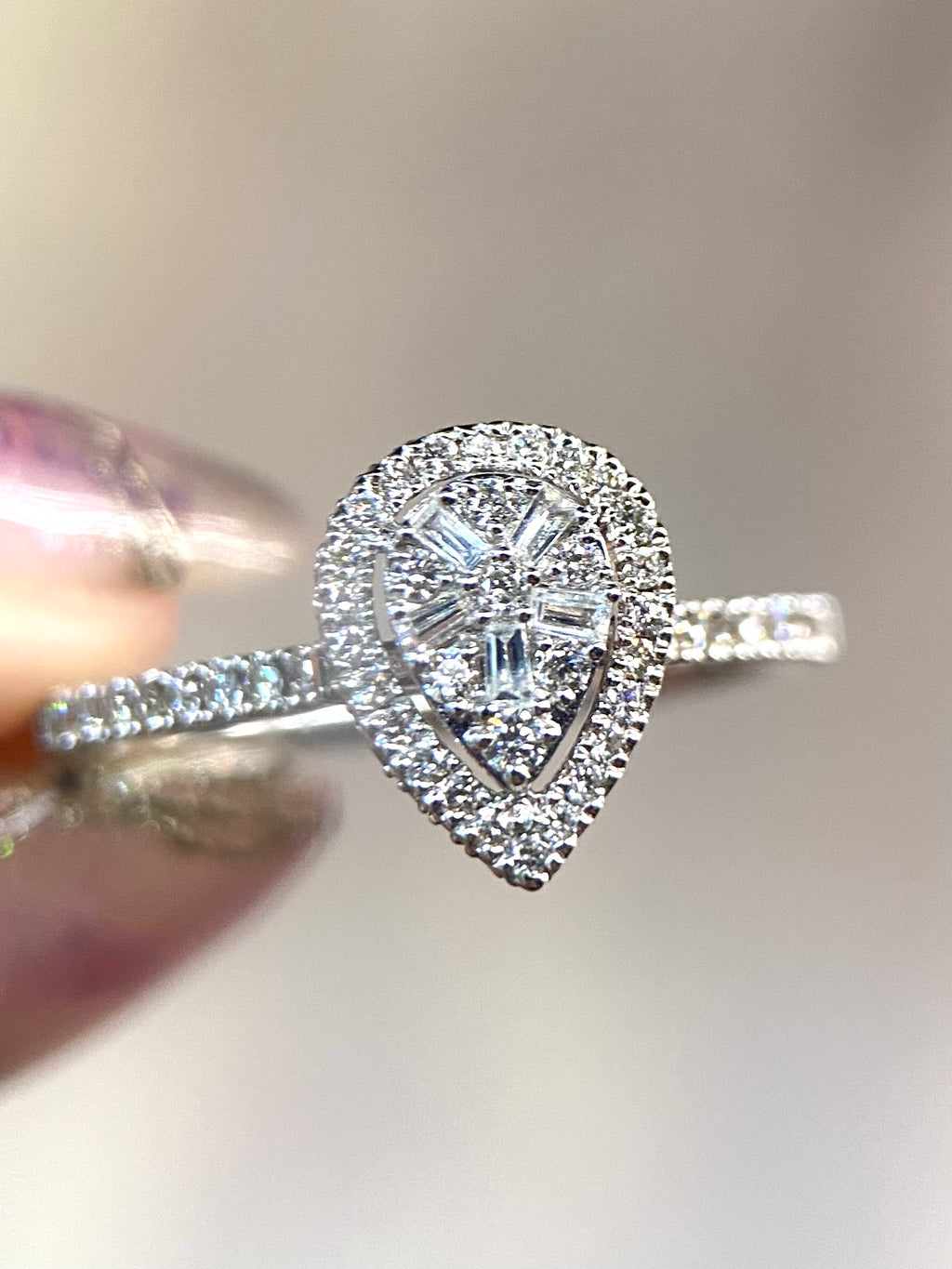 Oro Blanco 14k Pera 0.55ct de Diamantes Naturales                            Anillo Compromiso OF2248