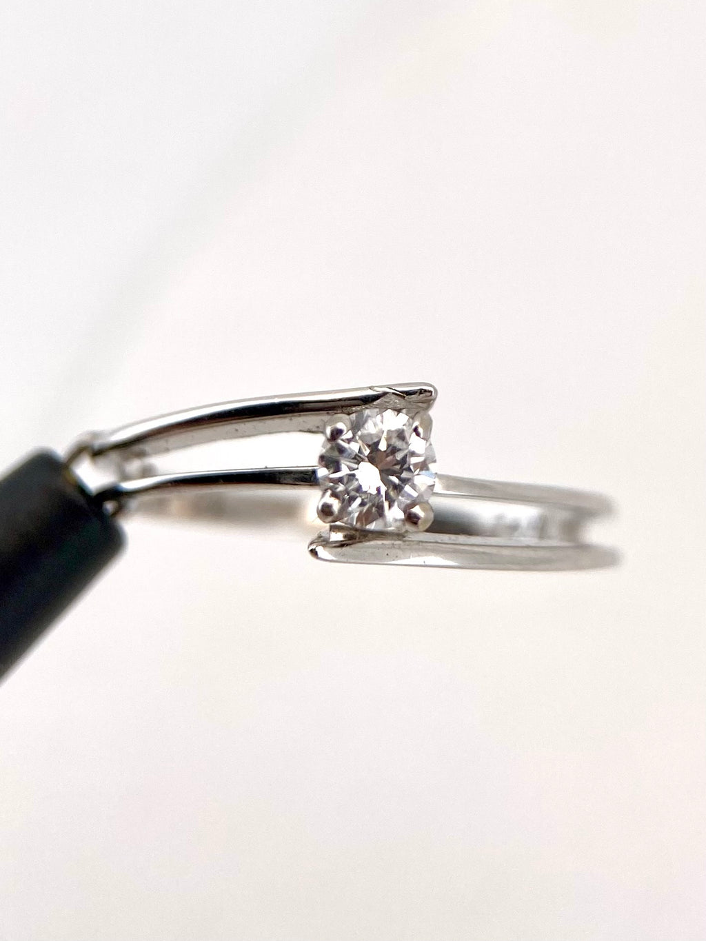 Oro Blanco 14k Redondo 0.20ct de Diamantes Naturales                            Anillo Compromiso OF2308