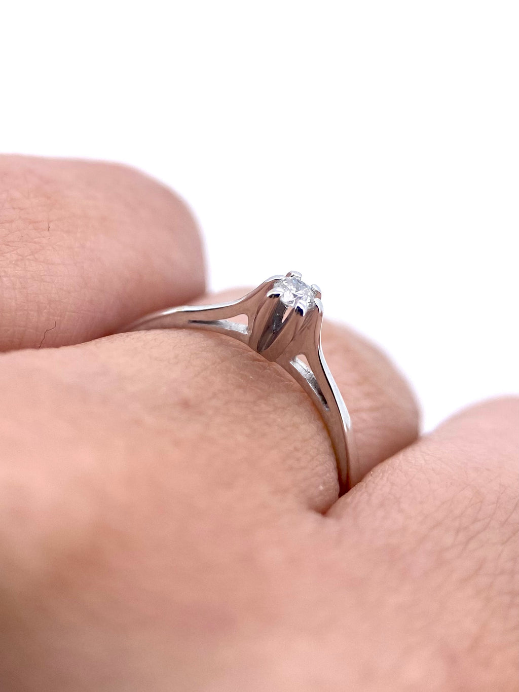 Oro Blanco 14k Redondo 0.07ct de Diamante Natural                                                  Anillo Compromiso OF2332