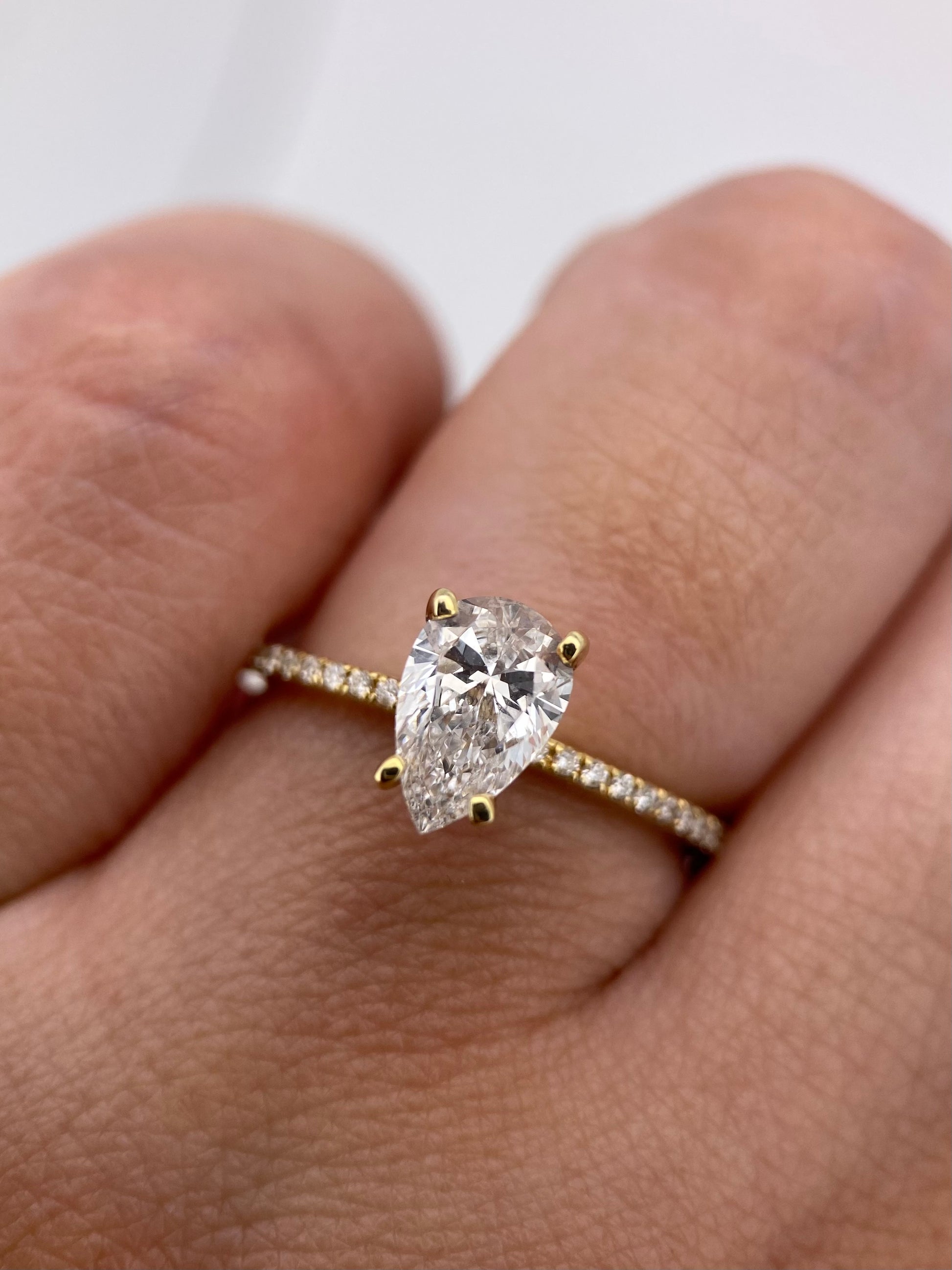 Diamante Laboratorio IGI Pera 1.01ct+0.16ct Oro Amarillo-Anillo de Compromiso