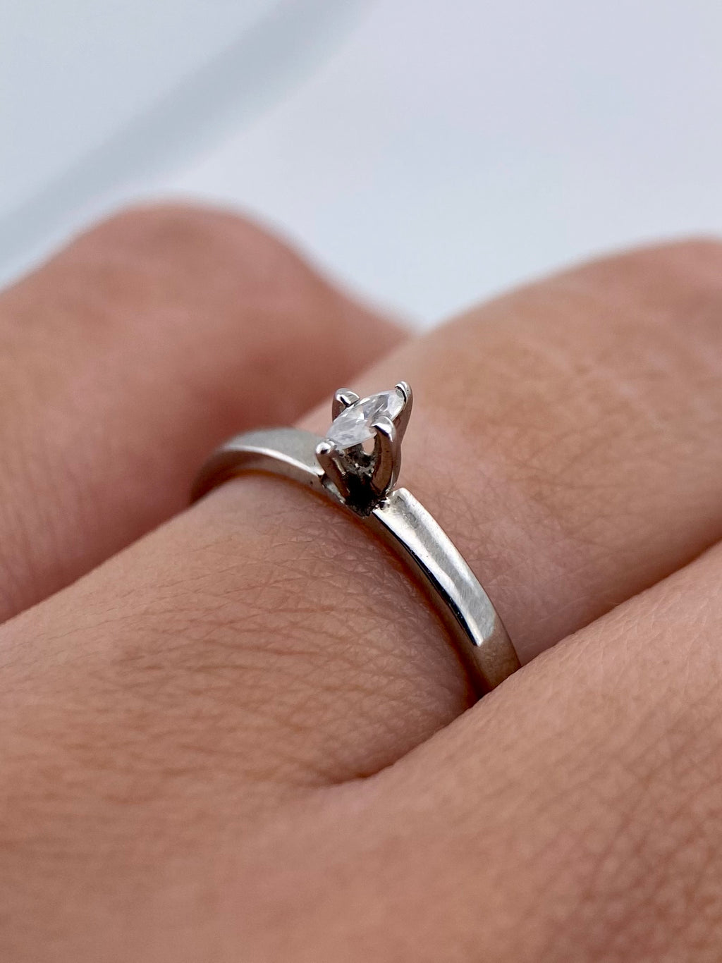 Oro Blanco 14k Marquise 0.07ct de Diamante Natural                                               Anillo Compromiso OF2002