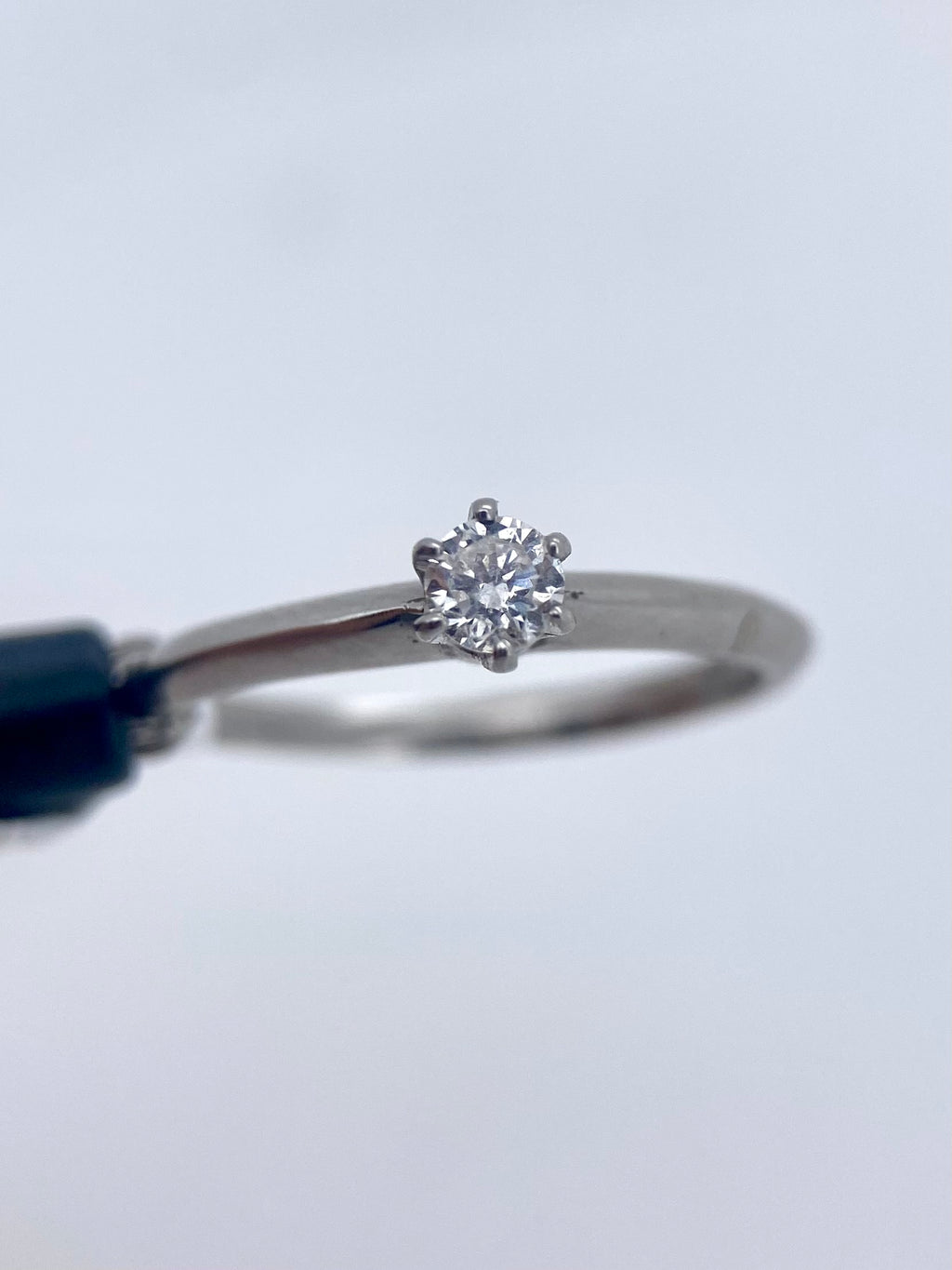 Oro Blanco 14k Redondo 0.15ct de Diamante Natural.                                                  Anillo Compromiso OF2237