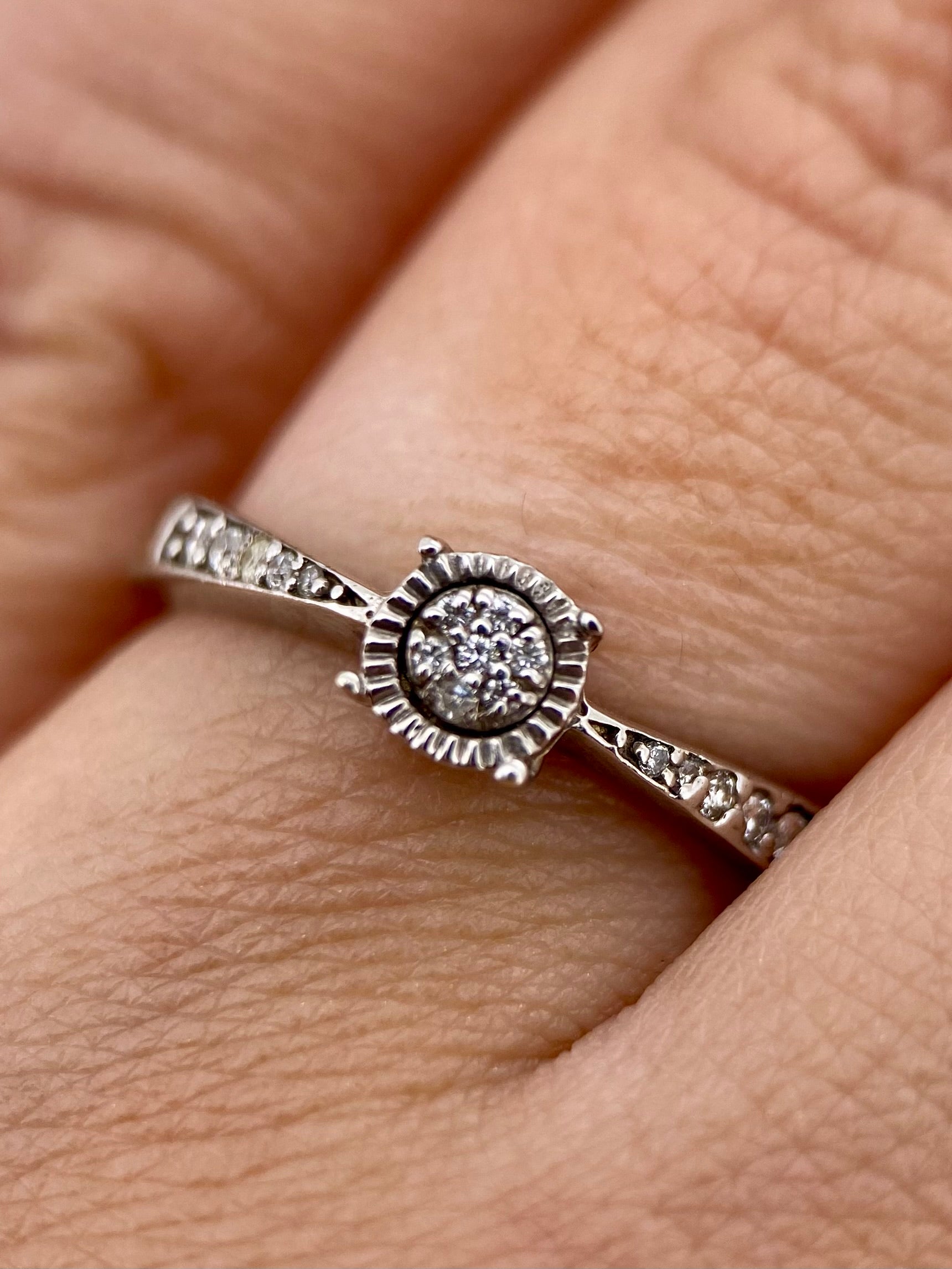 Oro Blanco 14k Redondo 0.10ct de Diamante Natural                                                  Anillo Compromiso OF1602