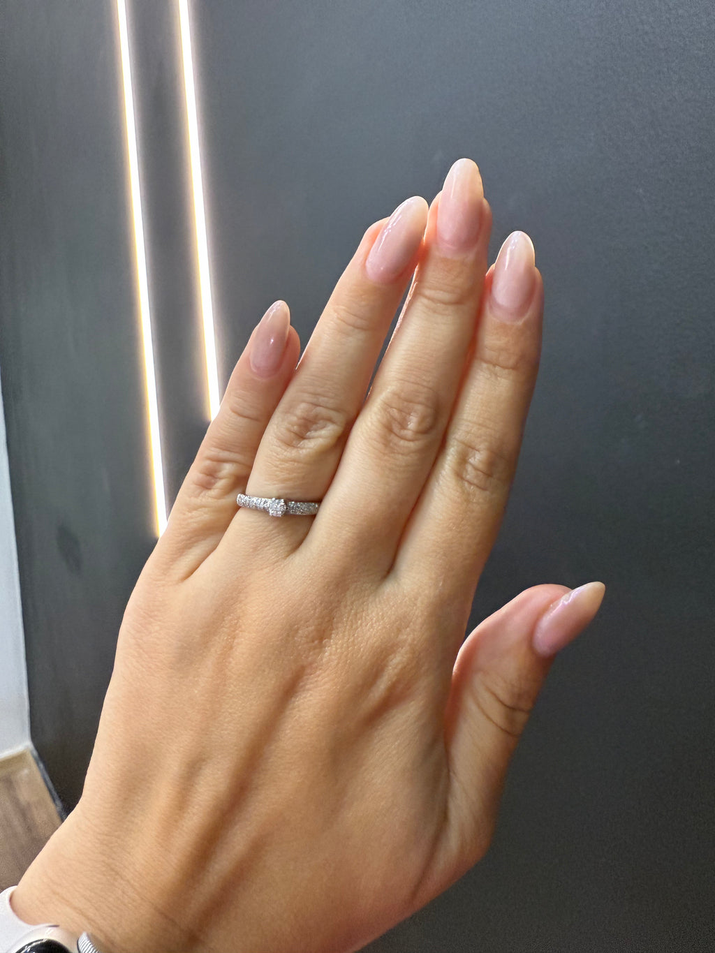 Oro Blanco 14k Redondo 0.11ct Central + 0.14 Laterales de Diamantes Naturales                            Anillo Compromiso OF2124