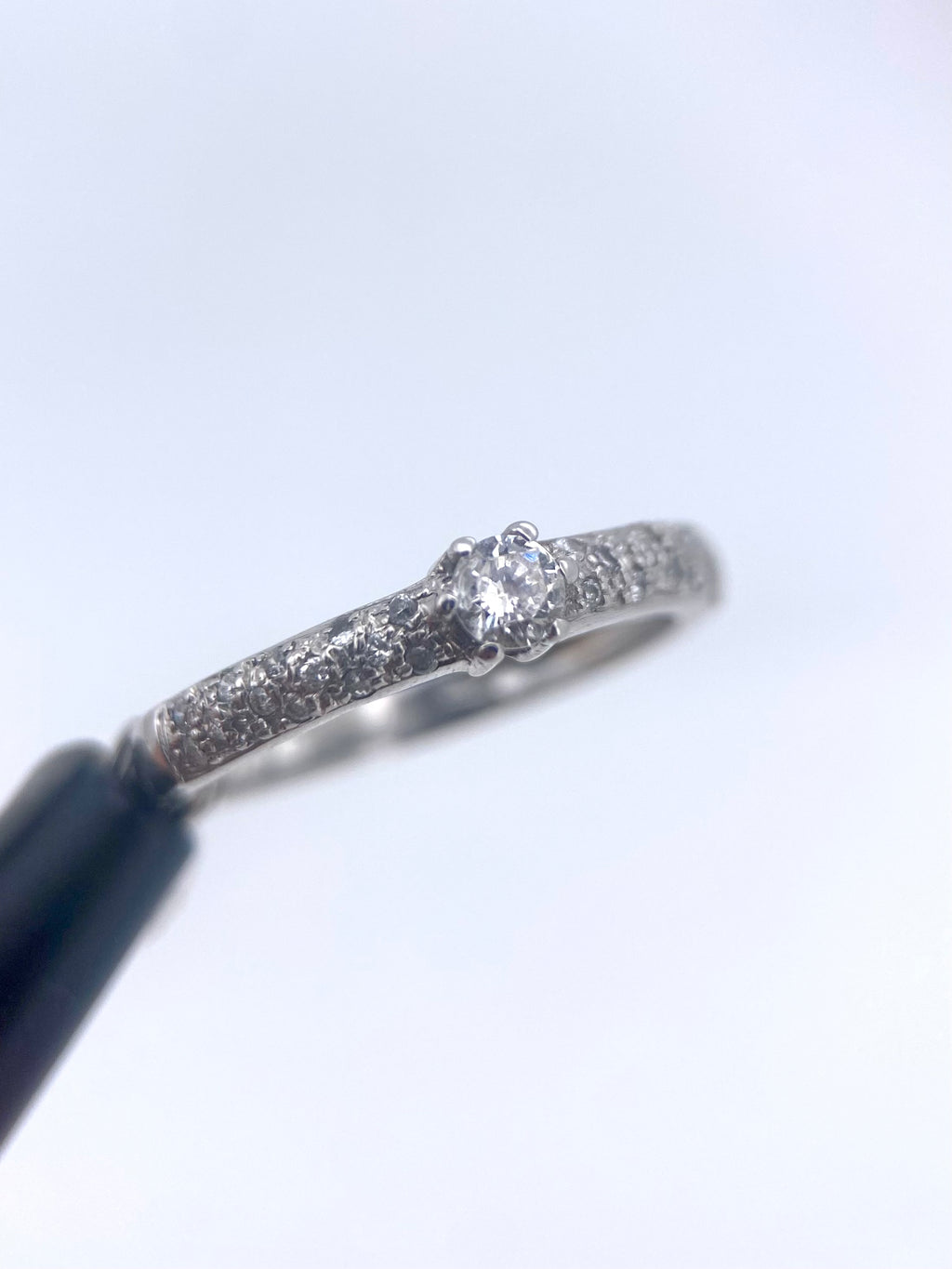 Oro Blanco 14k Redondo 0.11ct Central + 0.14 Laterales de Diamantes Naturales                            Anillo Compromiso OF2124