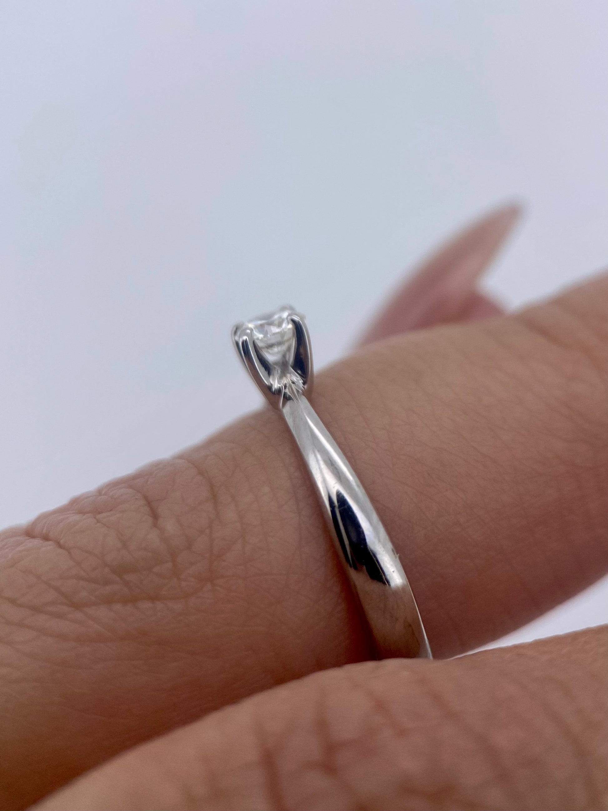 Oro Blanco 14k Redondo 0.19ct de Diamantes Naturales                            Anillo Compromiso OF2234