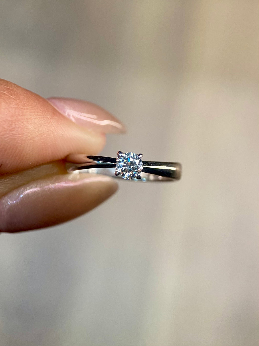 Oro Blanco 14k Redondo 0.19ct de Diamantes Naturales                            Anillo Compromiso OF2234