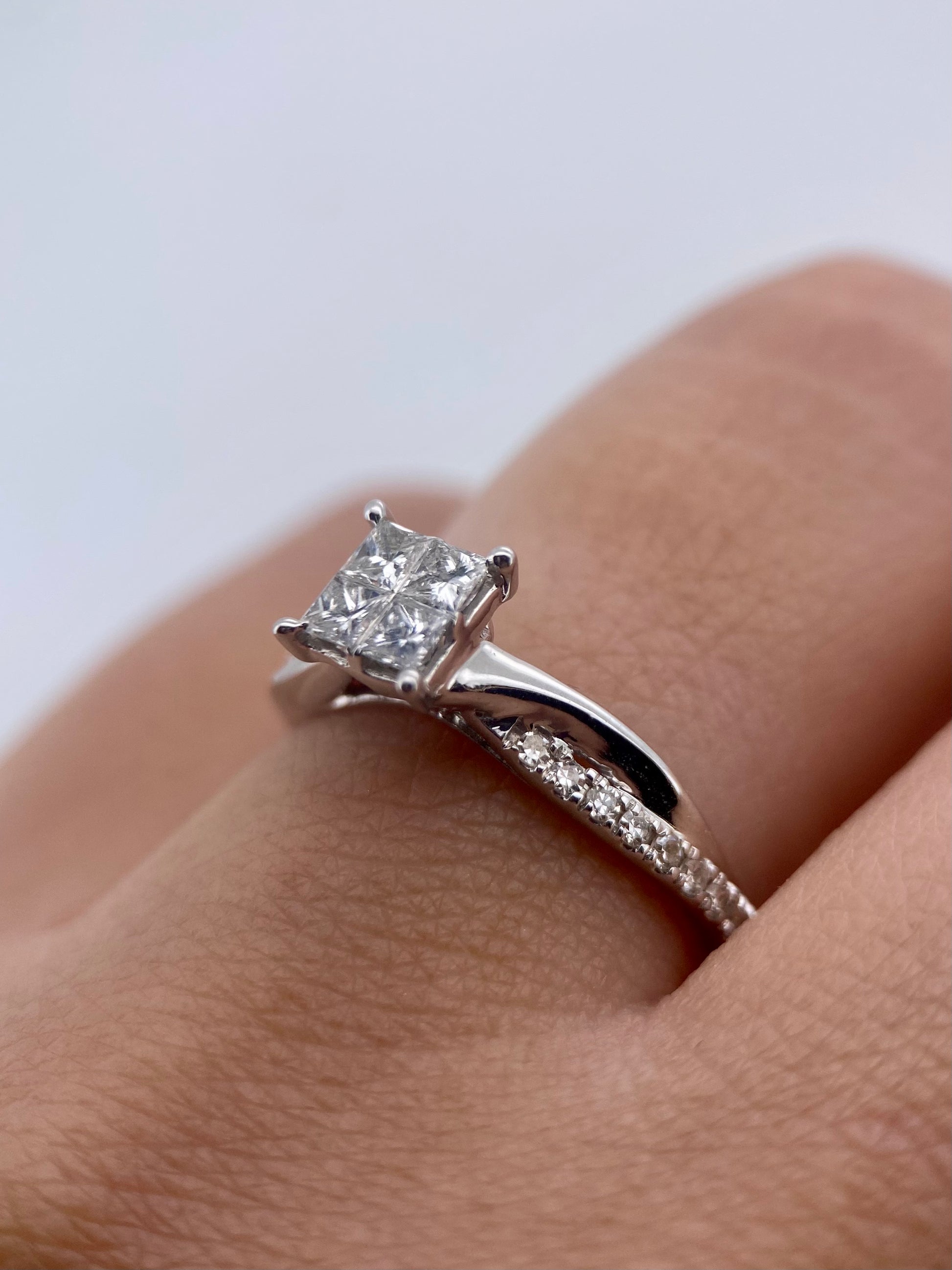 Oro Blanco 14k Princess 0.50ct de Diamantes Naturales                            Anillo Compromiso OF2153