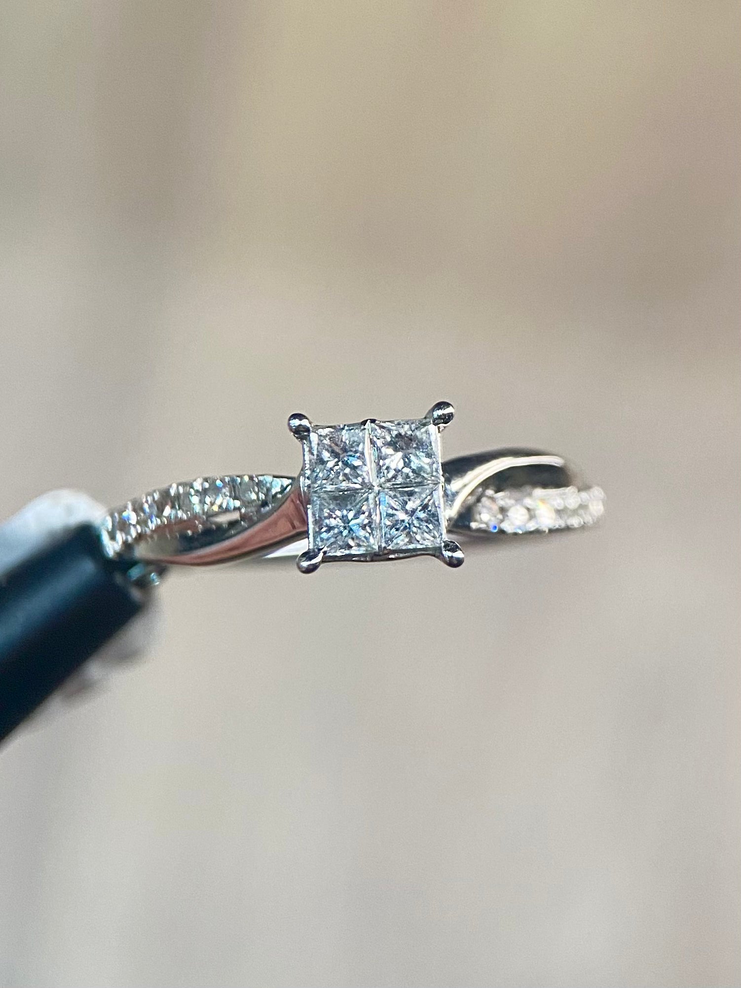 Oro Blanco 14k Princess 0.50ct de Diamantes Naturales                            Anillo Compromiso OF2153