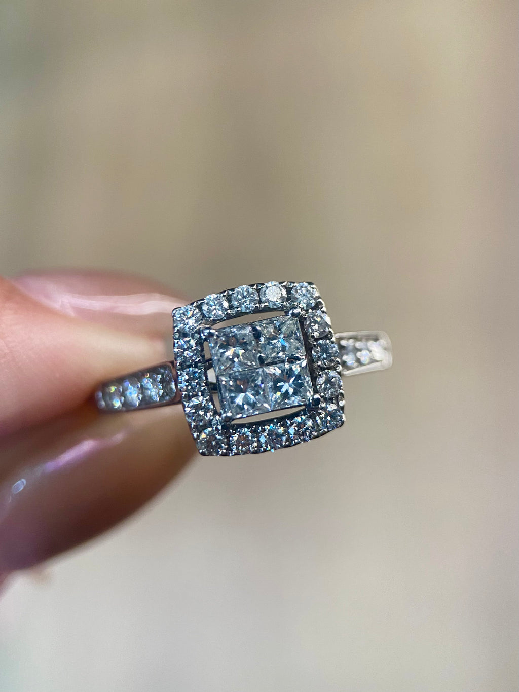 Oro Blanco 14k Princess 0.75ct de Diamante Natural.                                                  Anillo Compromiso OF2000