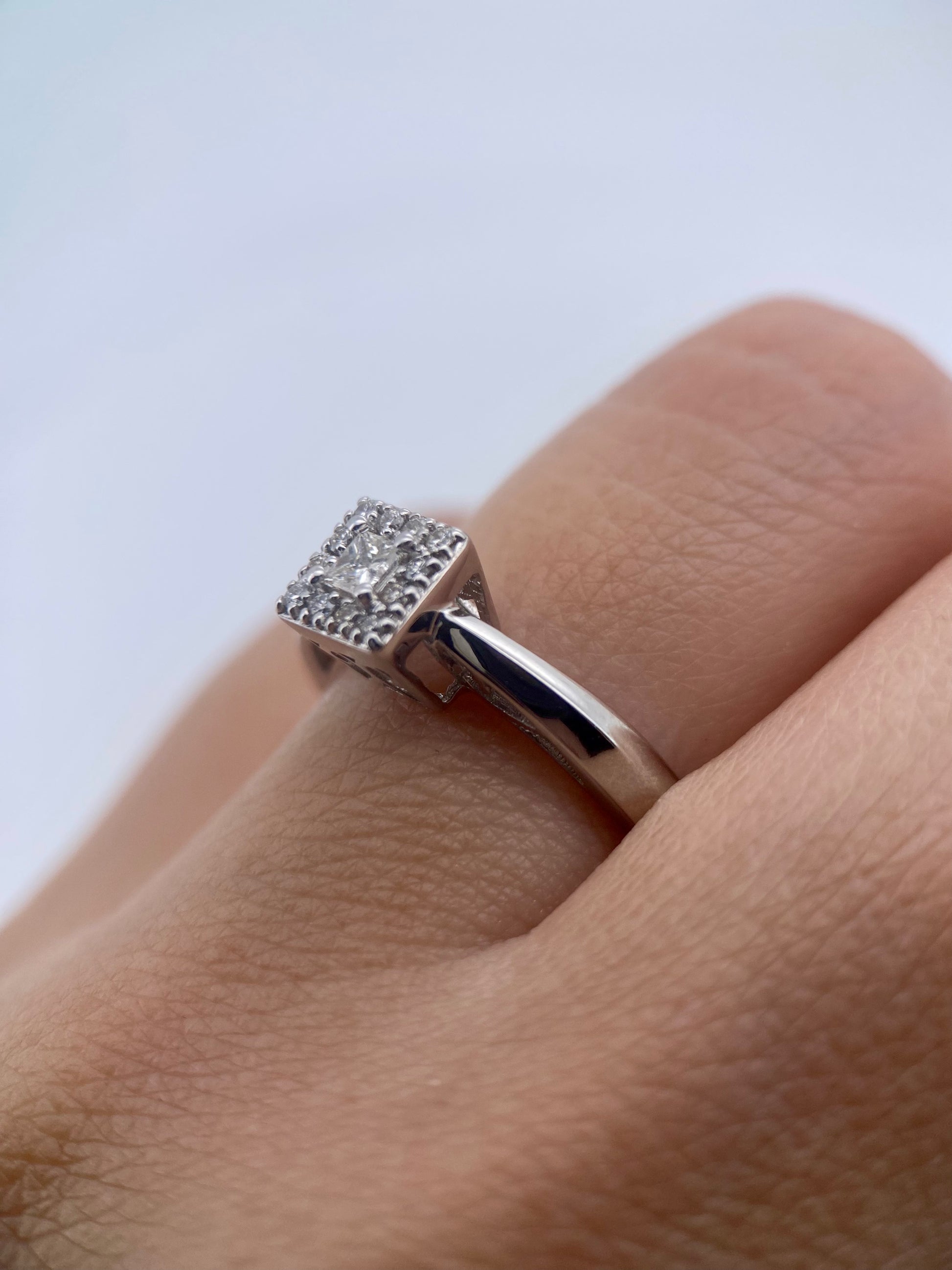 Oro Blanco 14k Princess 0.26ct de Diamante Natural.                                                  Anillo Compromiso OF2100