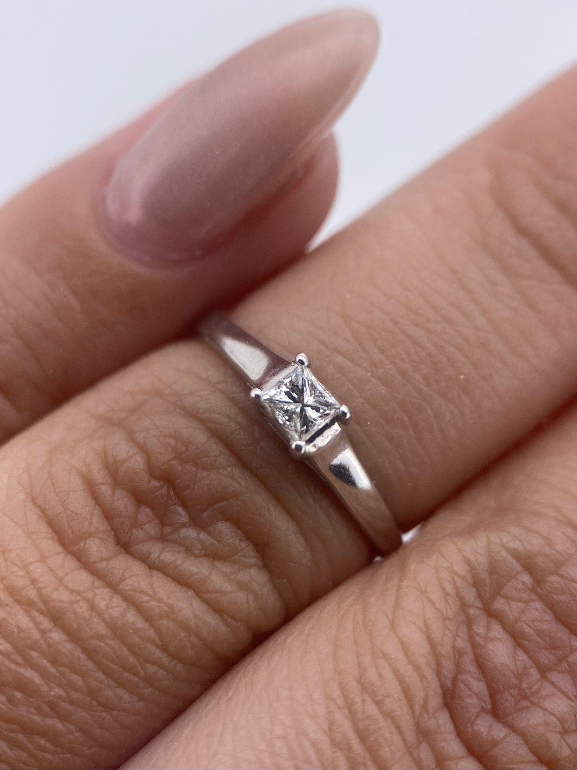 Oro Blanco 14k Princess 0.24ct de Diamantes Naturales                            Anillo Compromiso OF1887