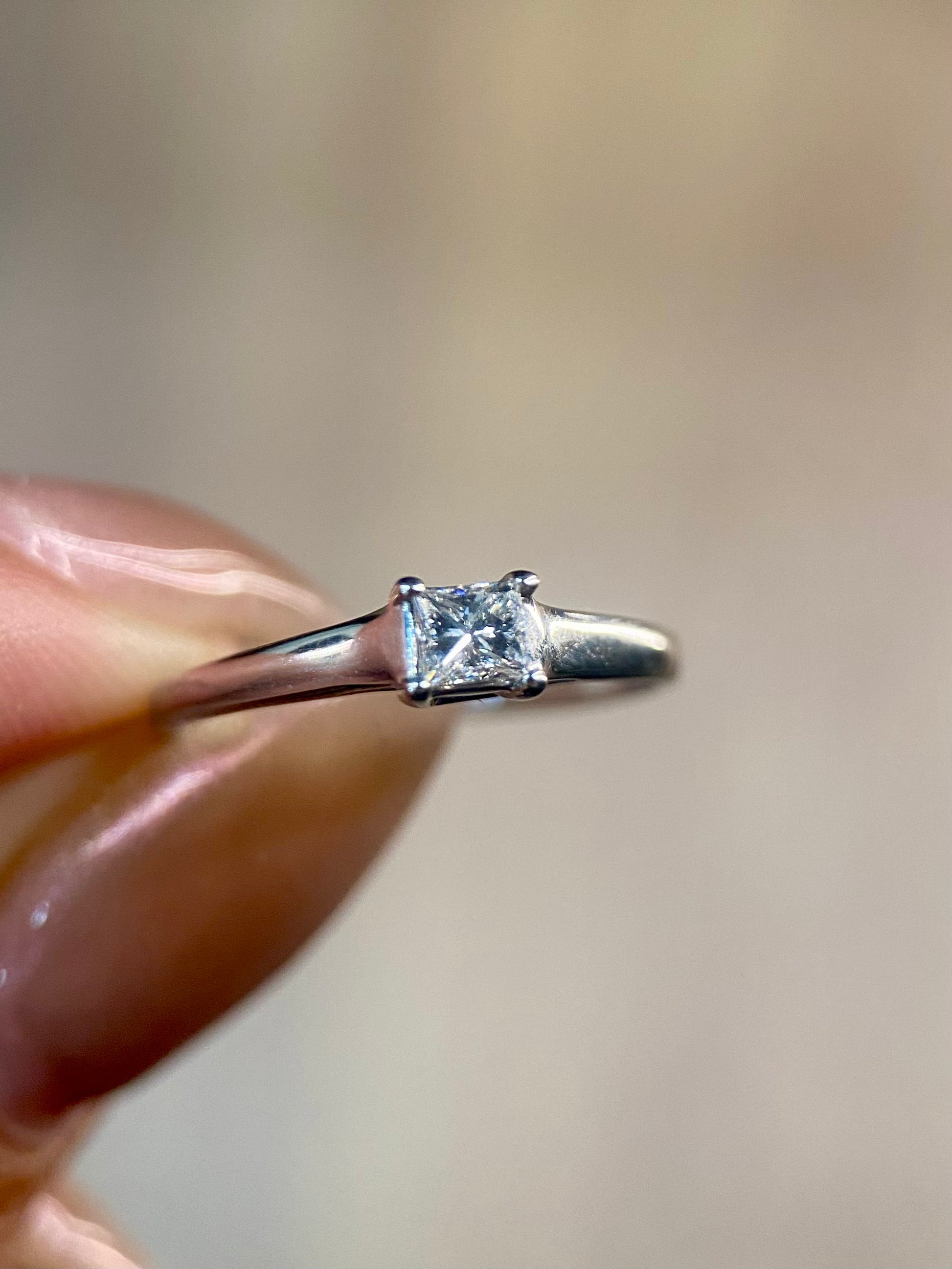 Oro Blanco 14k Princess 0.24ct de Diamantes Naturales                            Anillo Compromiso OF1887