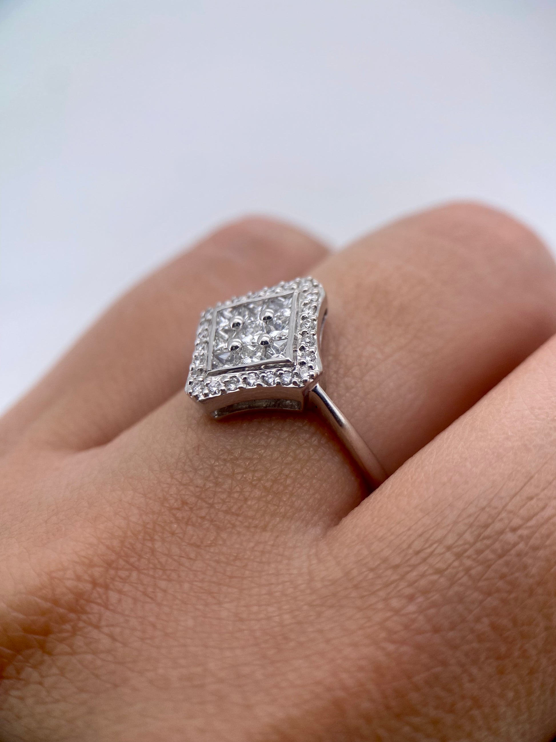 Oro Blanco 18k Princess 0.65ct de Diamante Natural.                                                  Anillo Compromiso OF1683