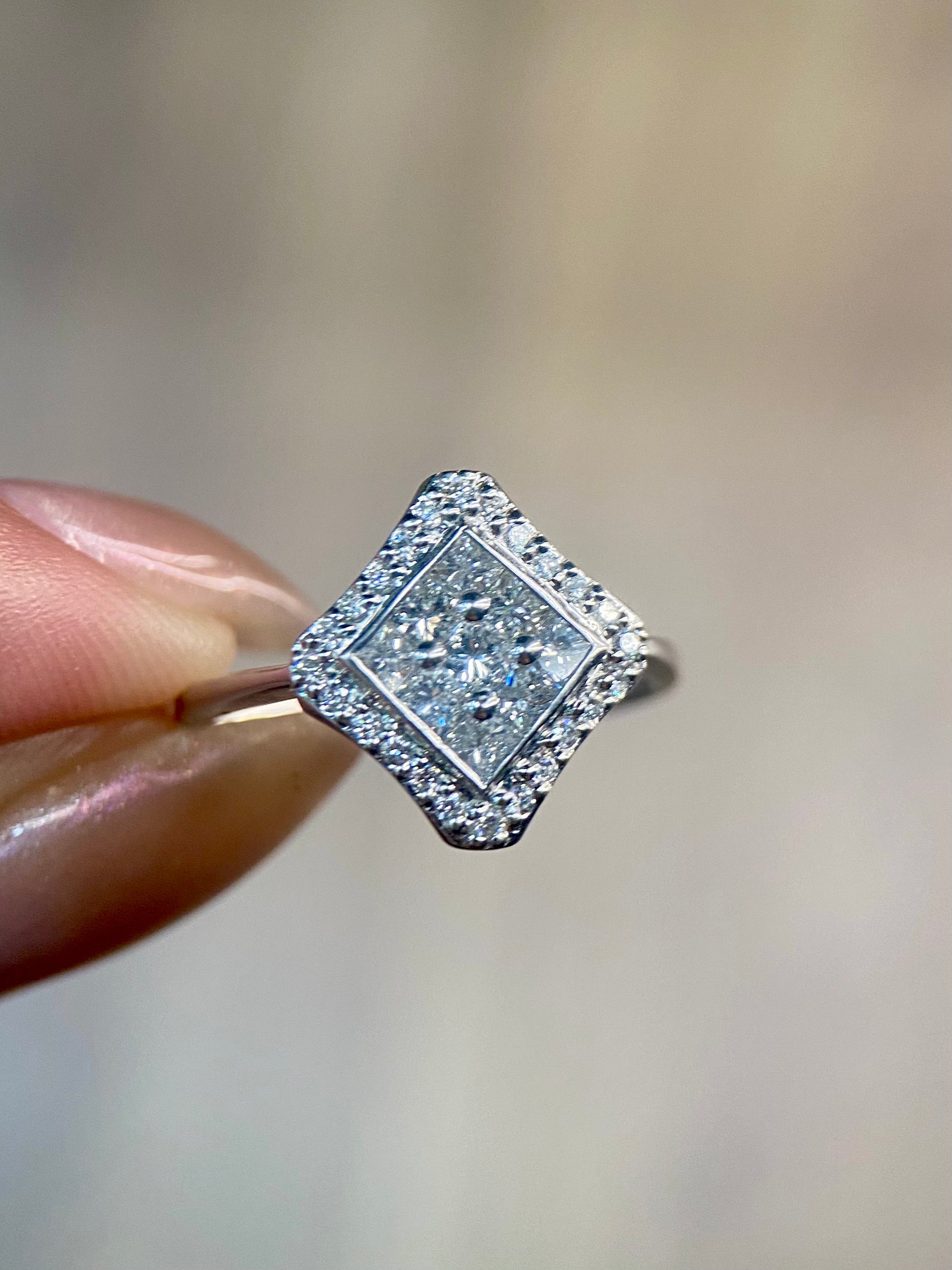 Oro Blanco 18k Princess 0.65ct de Diamante Natural.                                                  Anillo Compromiso OF1683